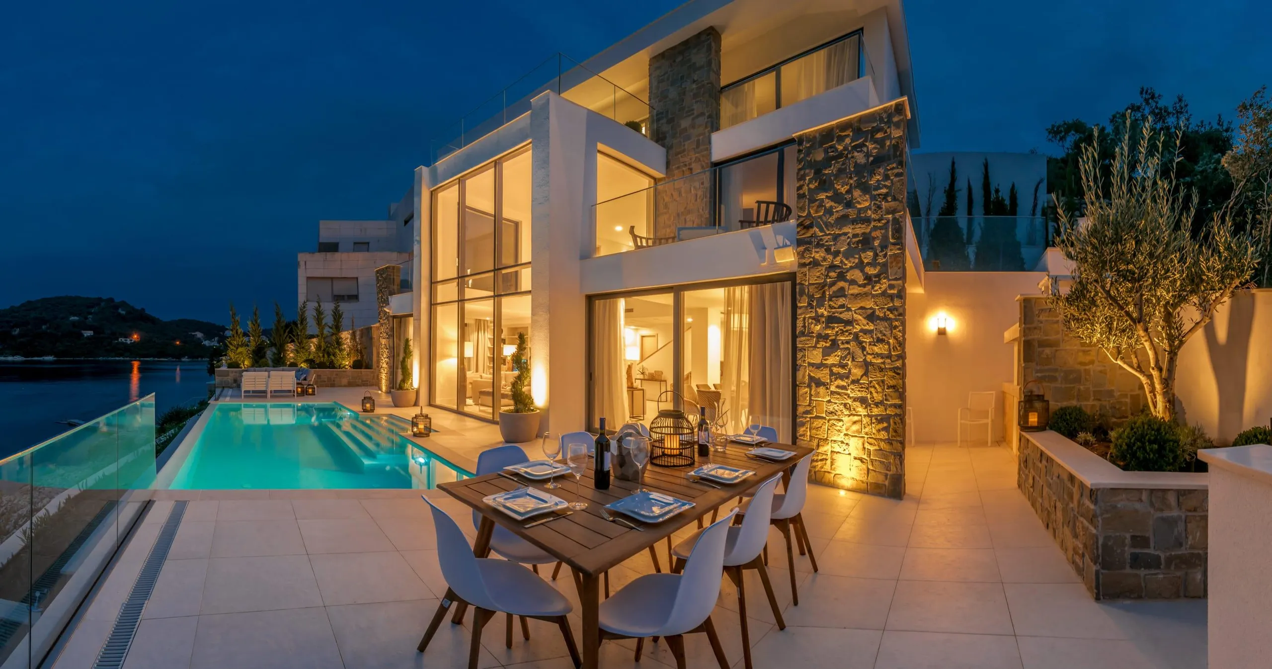 Grand Intense Villa with High End Beachfront — photograph 2