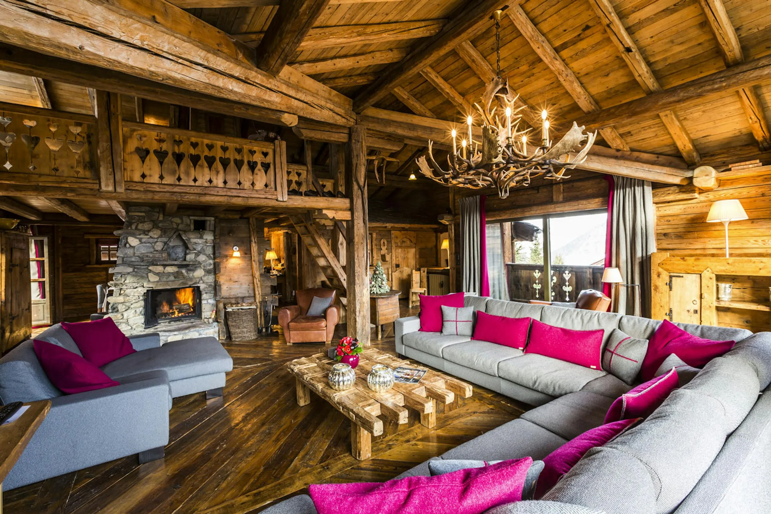 Gorgeous Luxury Chalet in French Alps with Private Pool and Sauna — photograph 10