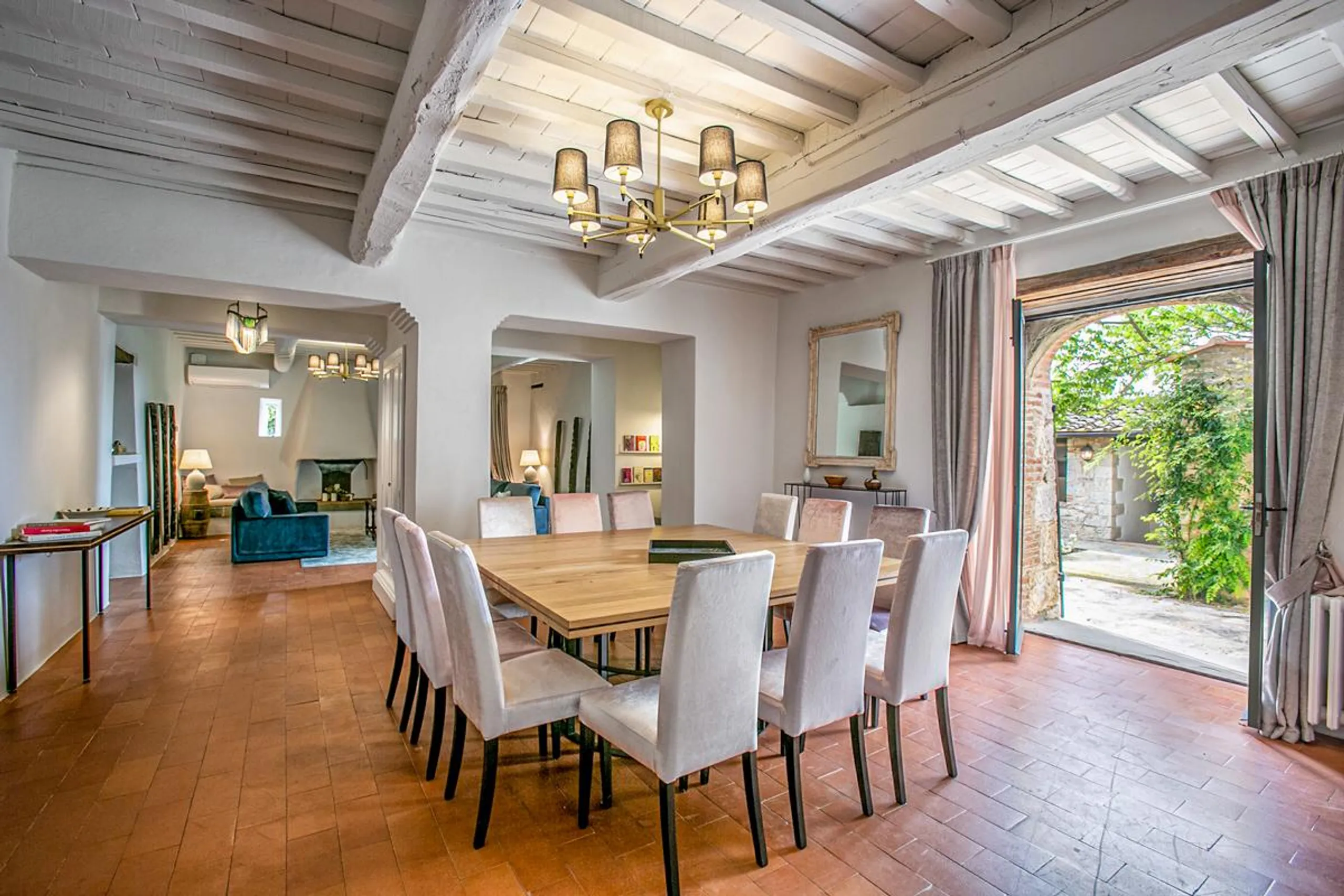 Stunning Tuscan Villa with Pool & Spa on Historic 800-Acre Chianti Estate — photograph 7