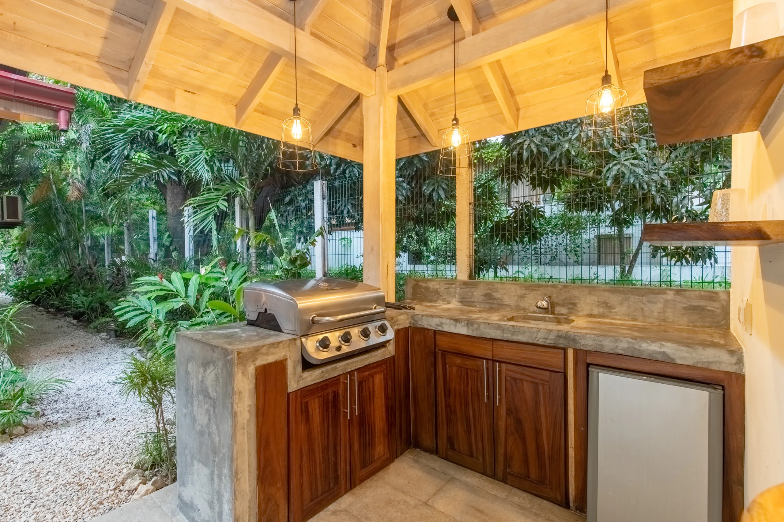 Exquisite Jungle Villa with Saltwater Pool & Beach Access — photograph 7