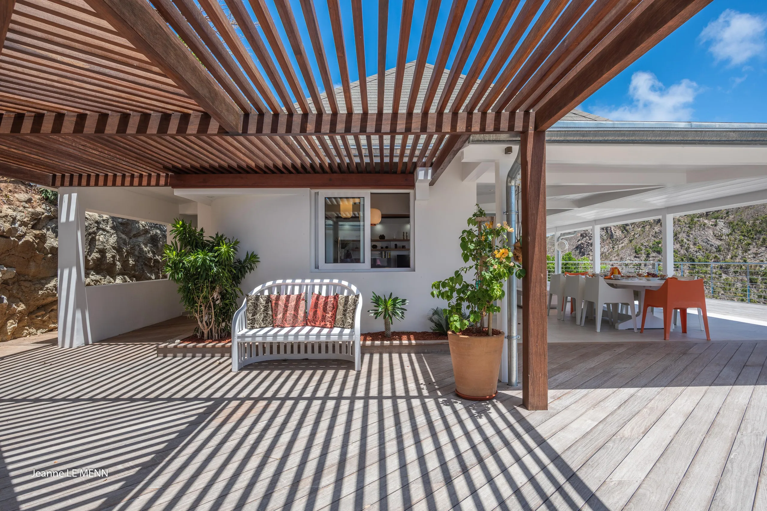 Luminous Seaview Villa with Private Pool and Sun Deck — photograph 4