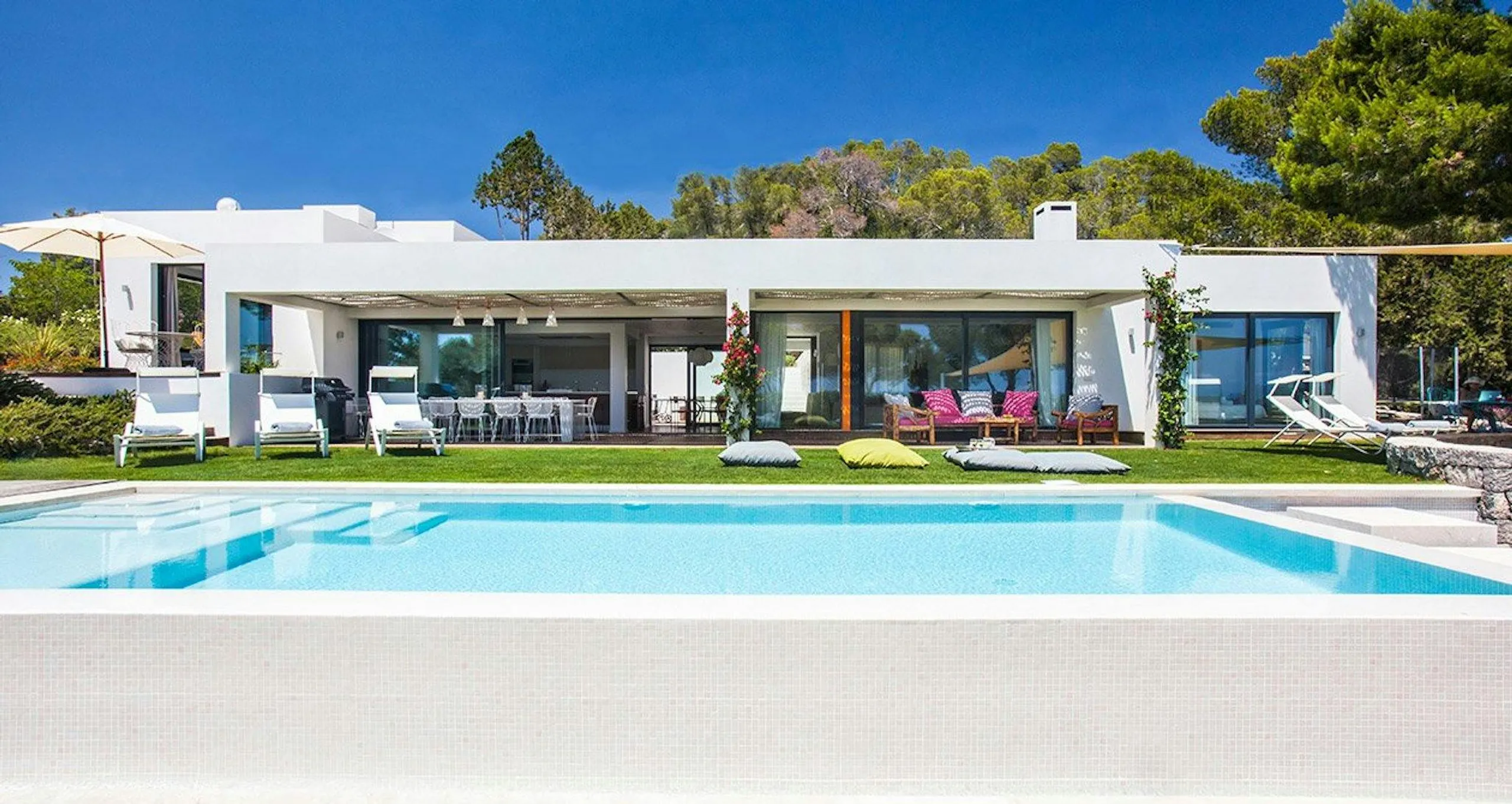 Exquisite Ibiza Estate with Private Pool and Ocean Views — photograph 2