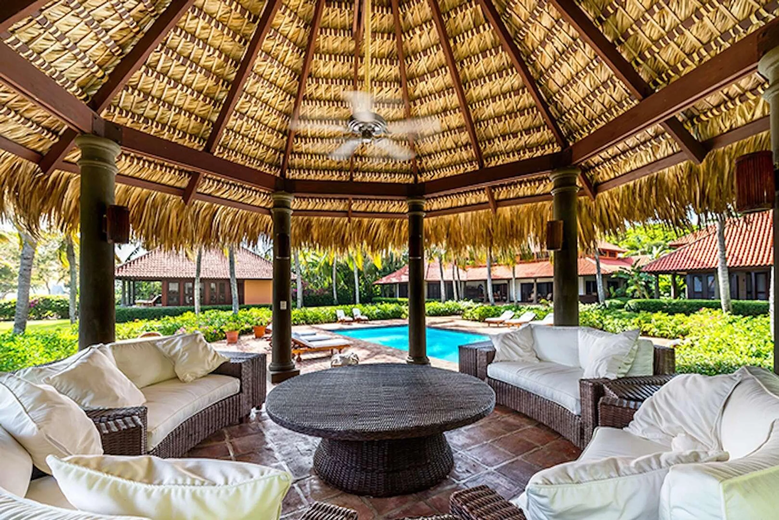 Beach Front Tranquility Villa with Private Pool and Caribbean Sea Views — photograph 4