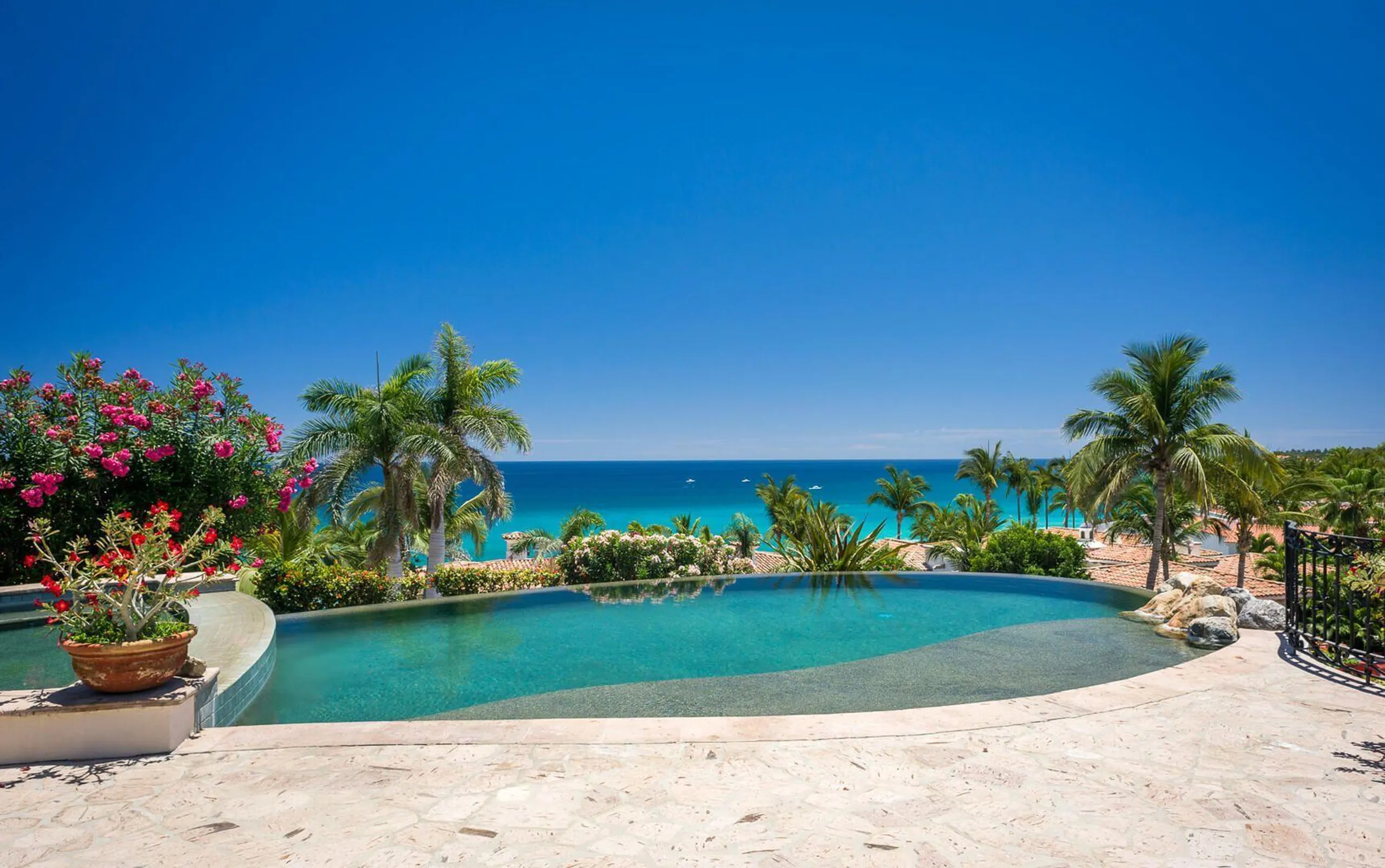 Refined and Upscale Caleta Estate with Infinity Pool and Ocean Views, Caleta