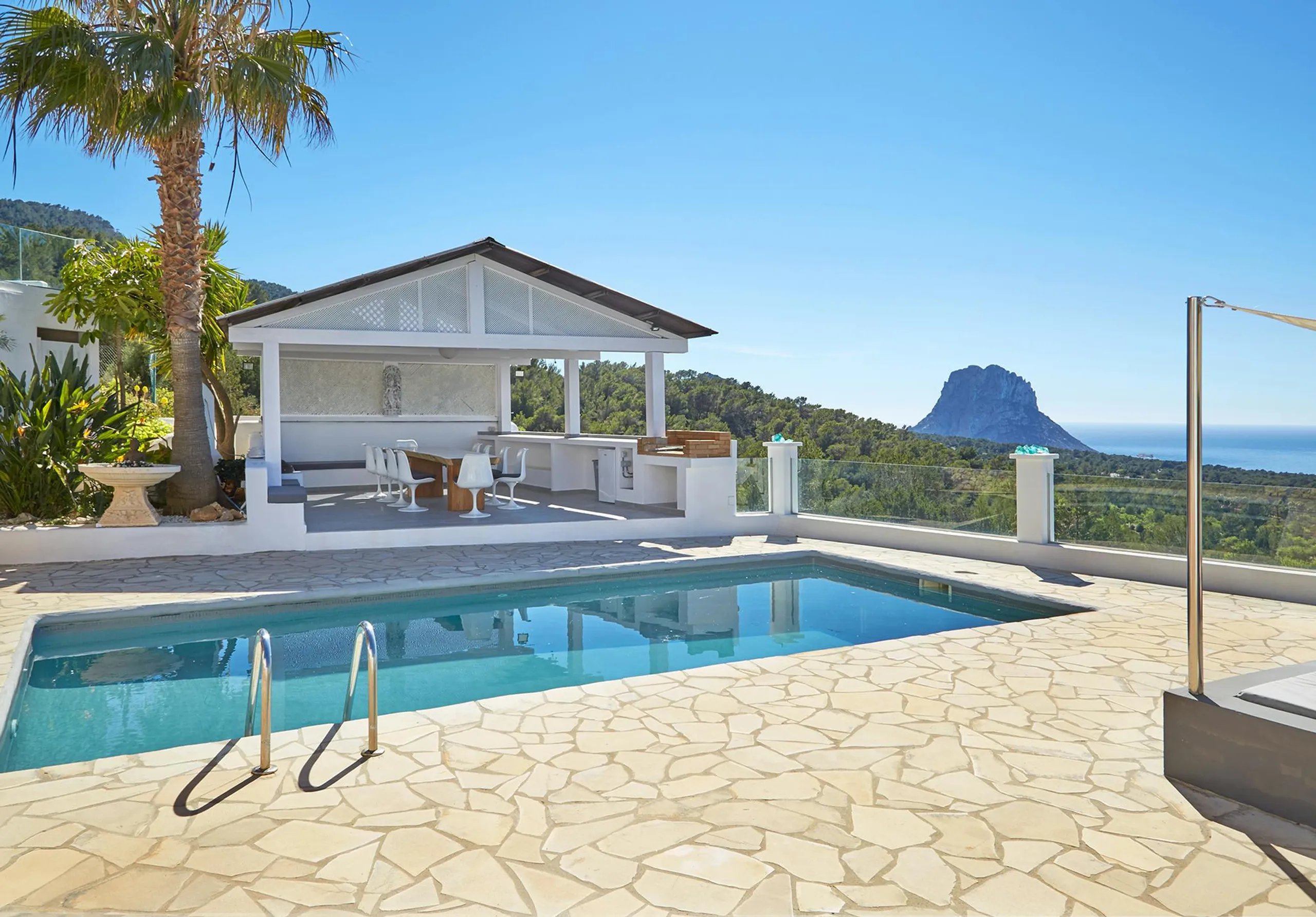 Breathtaking Ibiza Estate with Private Pool, Gazebo, and Sweeping Ocean Views — photograph 2