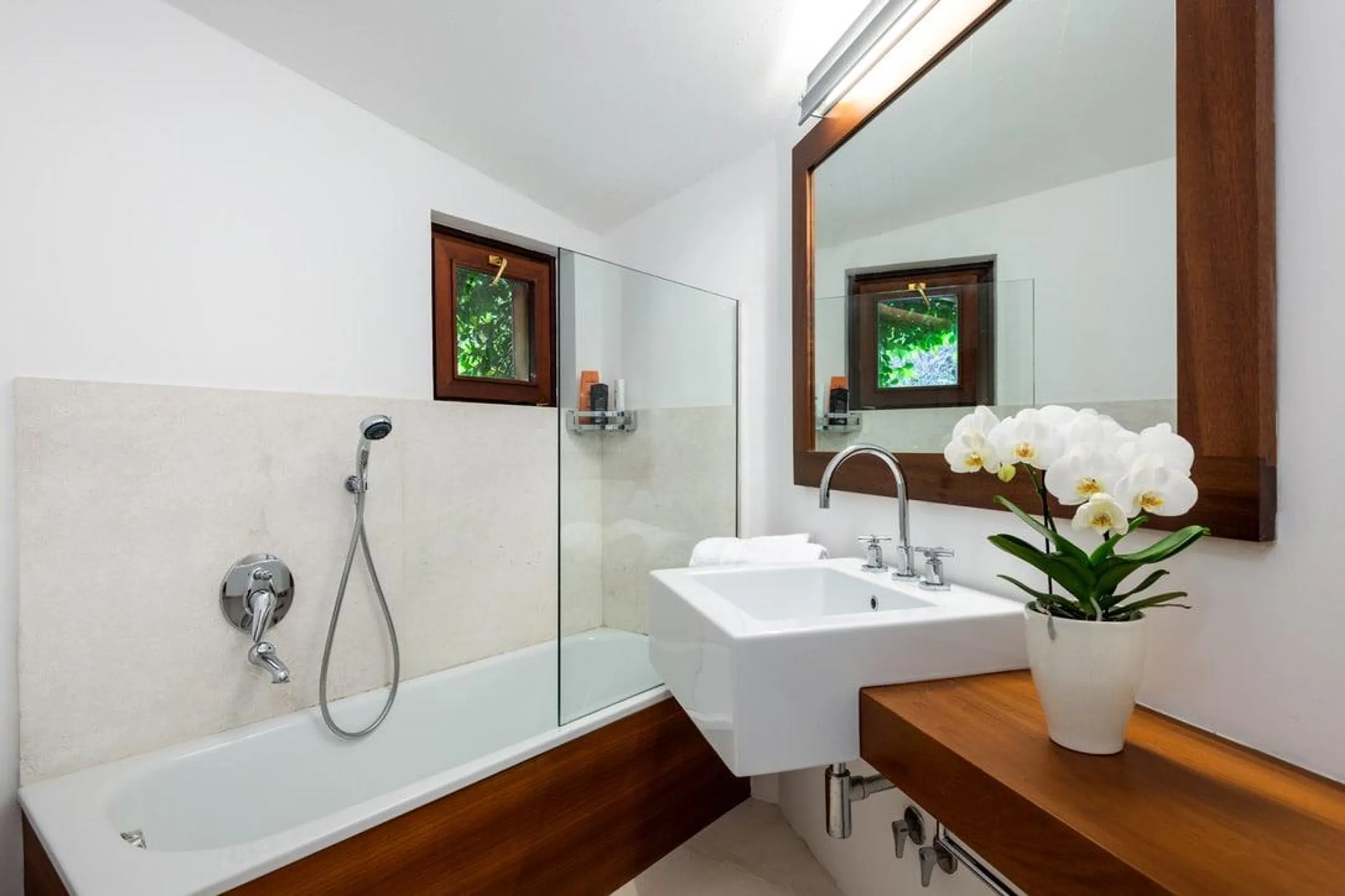 Majestic 8BR Villa with Pool and Panoramic Sea Views — photograph 8