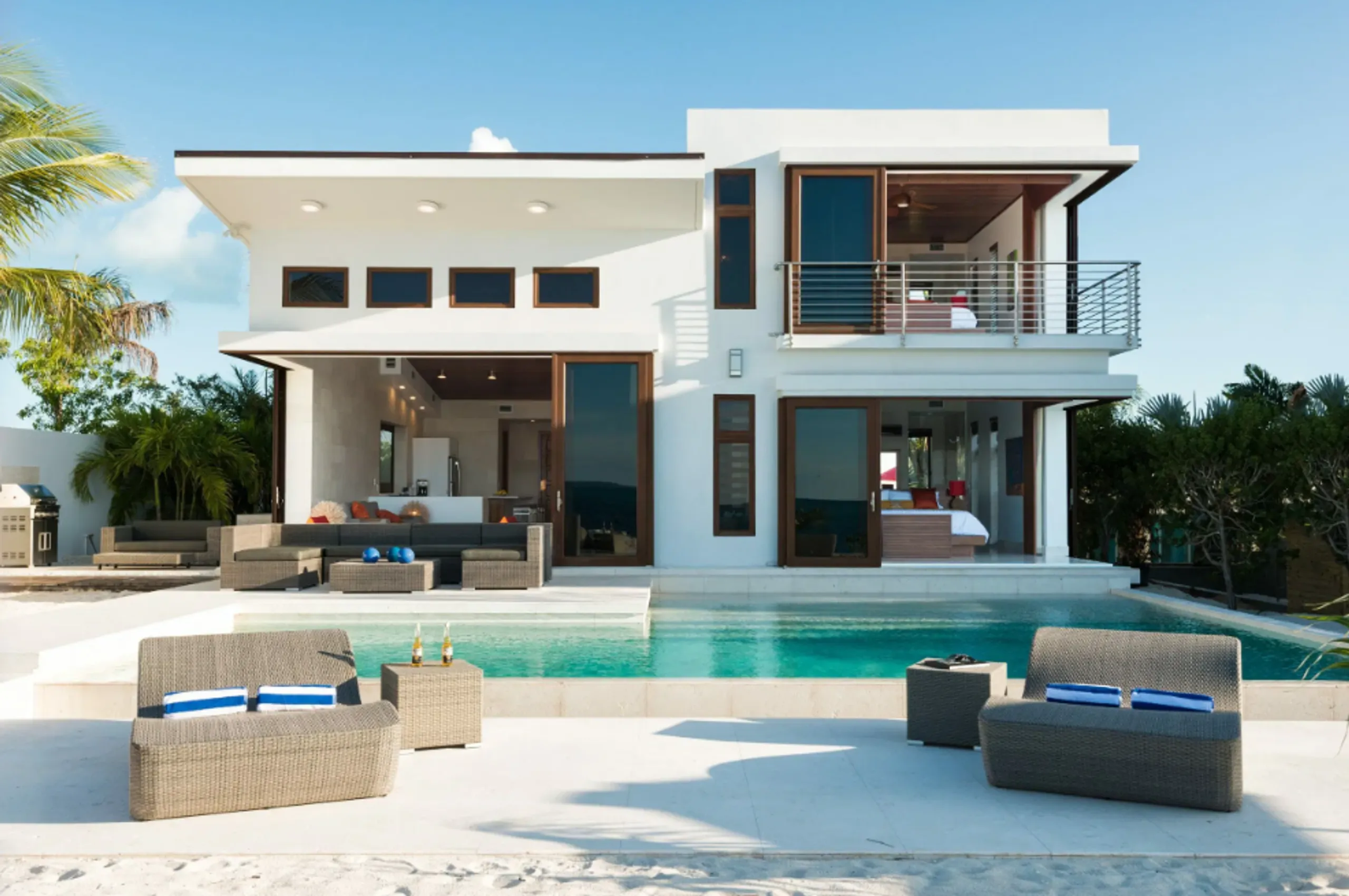 Gorgeous Ocean Front Modern Contemporary Villa with Private Pool on Grace Bay — photograph 11
