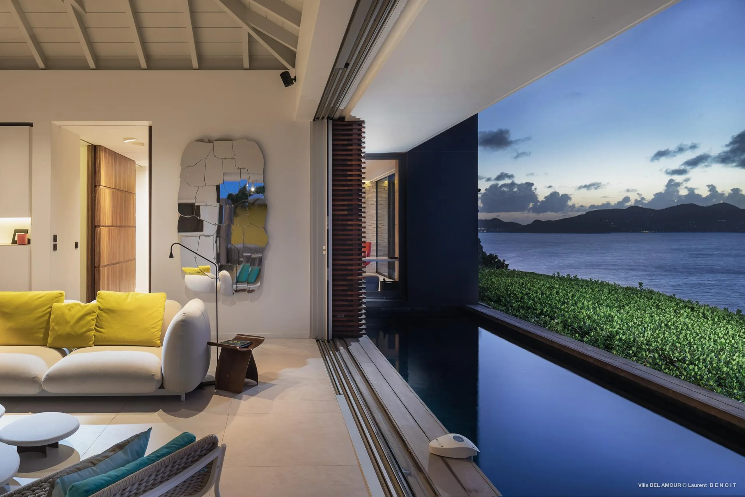 Brilliant Paradise Estate with Private Pool and Ocean Views — photograph 3