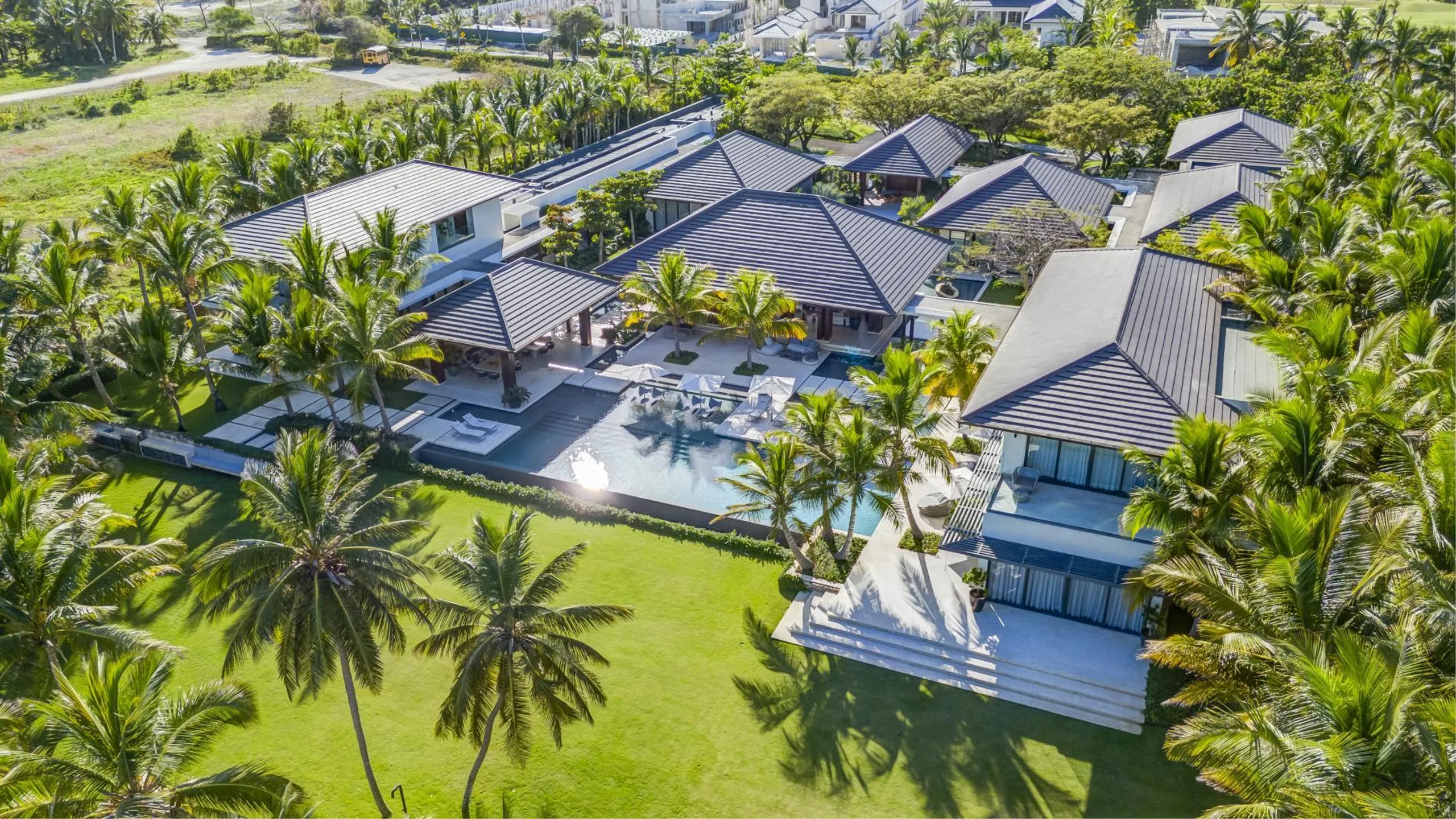 Superb beachfront Villa with Private Pool and Pristine Waters of the Dominican — photograph 4