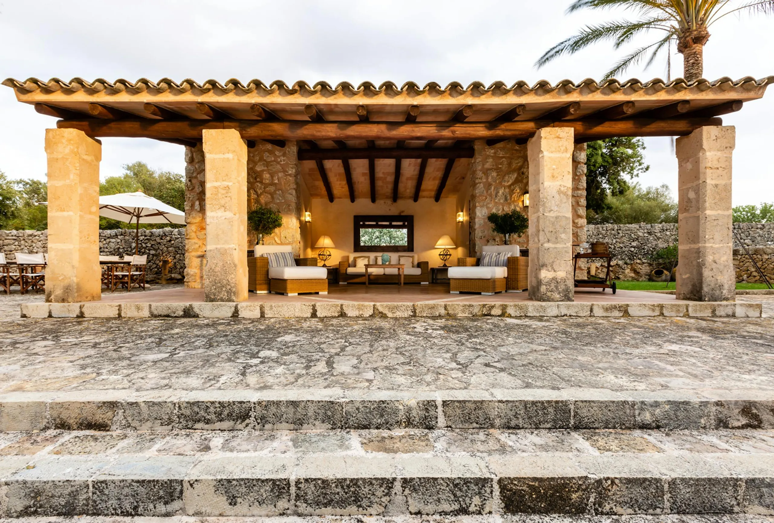 Relaxing Spanish Estate with Private Pool and Gazebo — photograph 5
