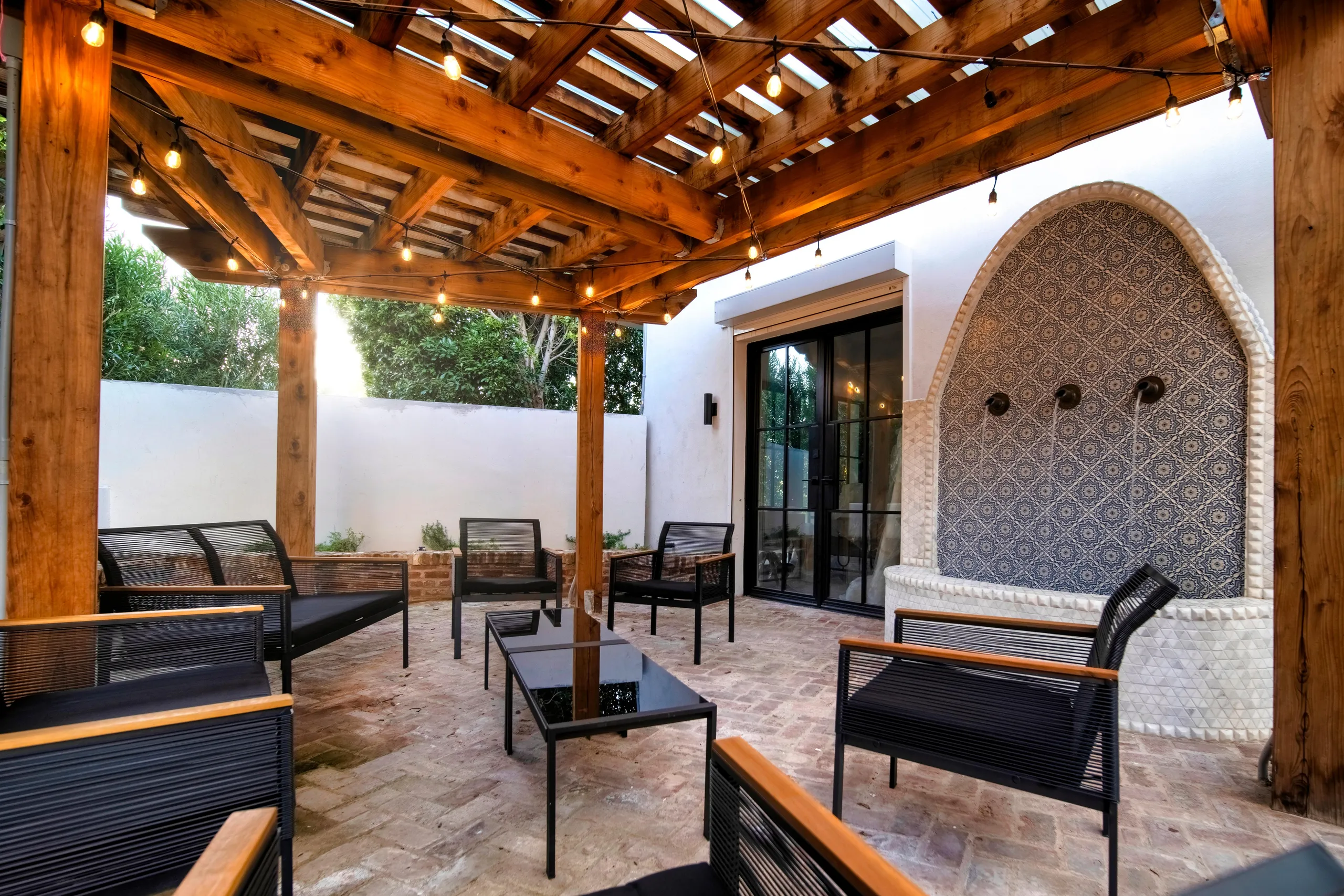 Exquisitely Furnished Old Town Scottsdale Villa with Private Heated Pool, Spa, Rooftop Deck, Sauna and Speakesy — photograph 10