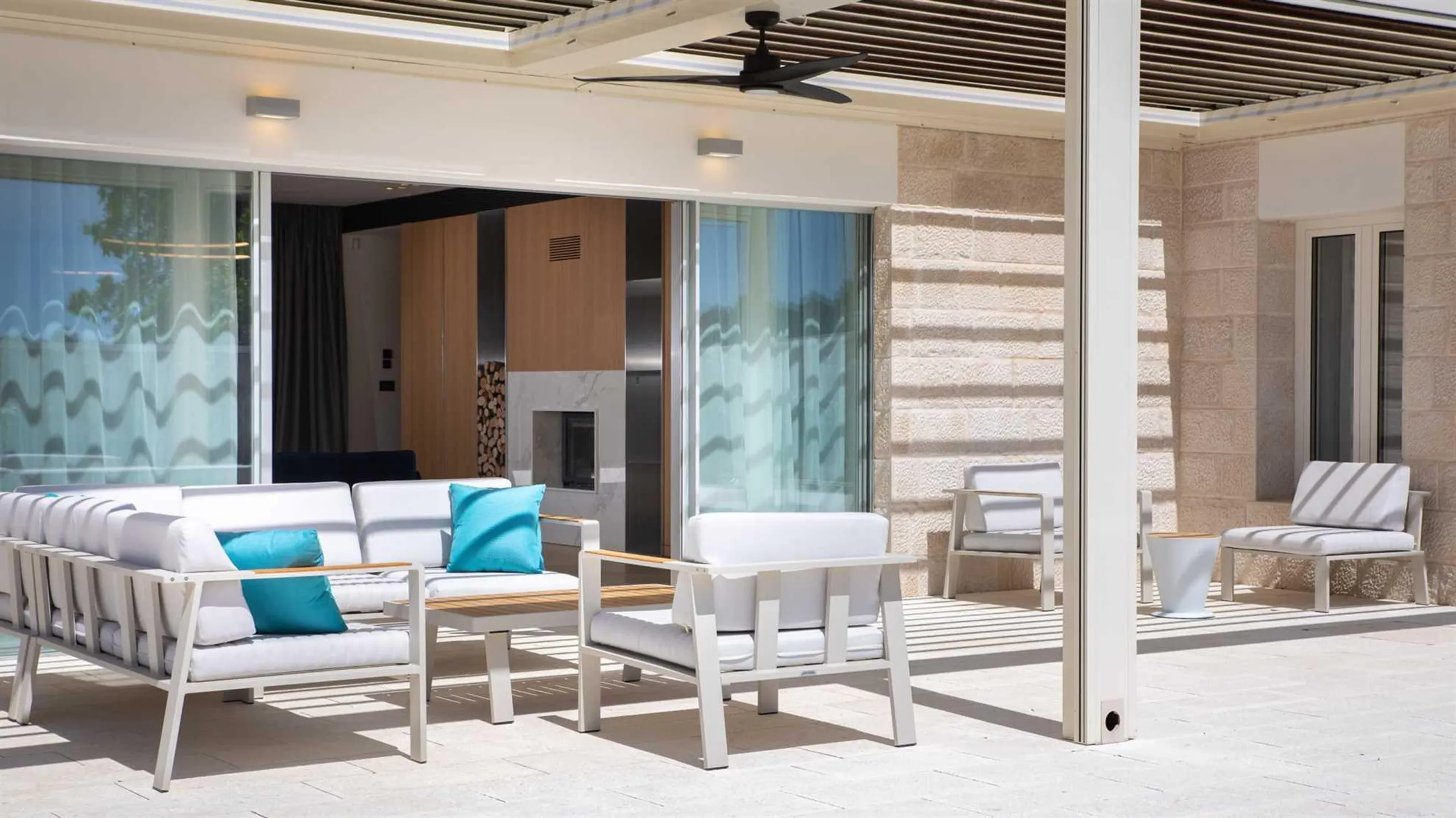 Magnificent Villa with Pool, Terrace, and Wine Cellar — photograph 4