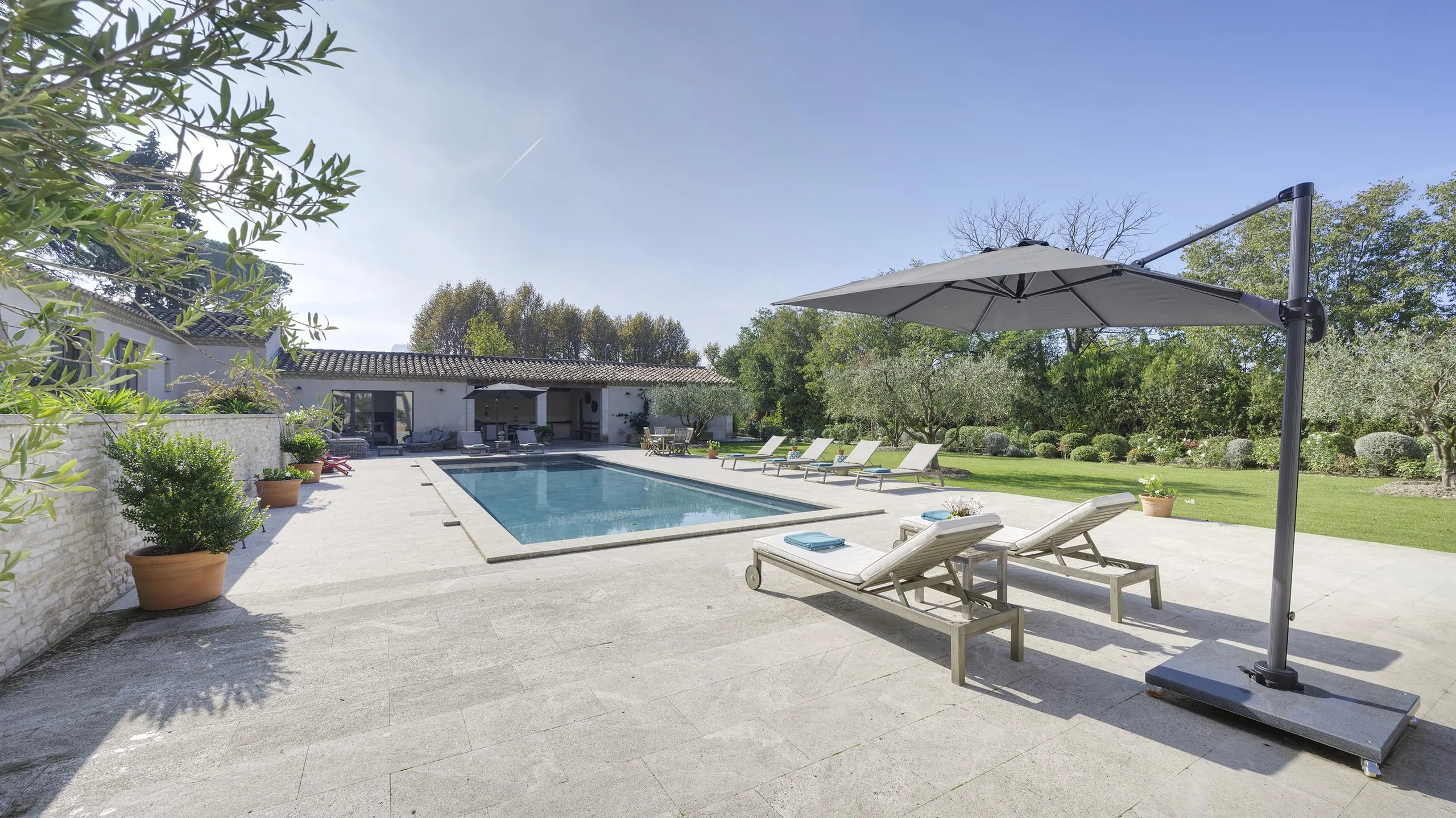 Luxury Escape Villa with Poolside Symphony VILLAWAY® — photograph 3