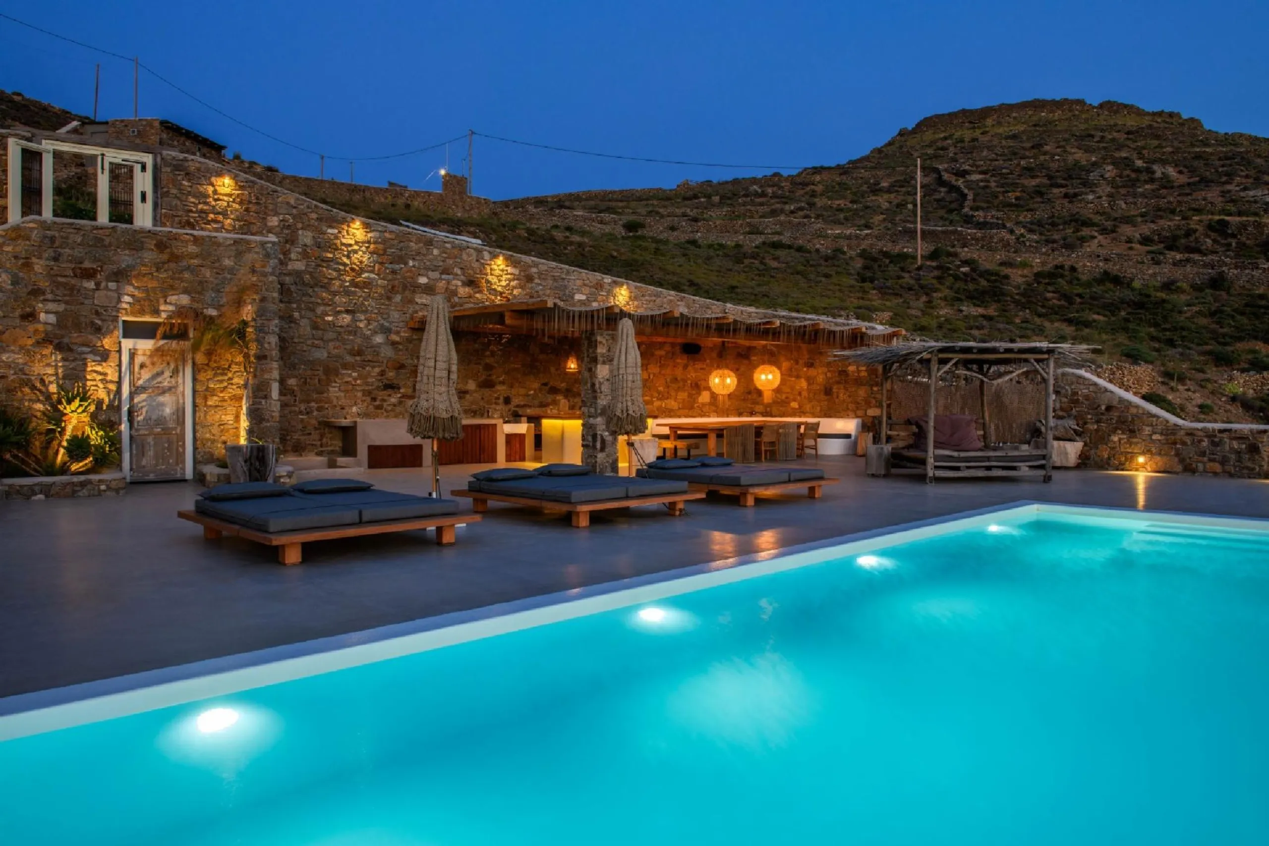 Mykonos Grand Luxury Estate with Infinity Pool and Stunning Sea Views — photograph 8