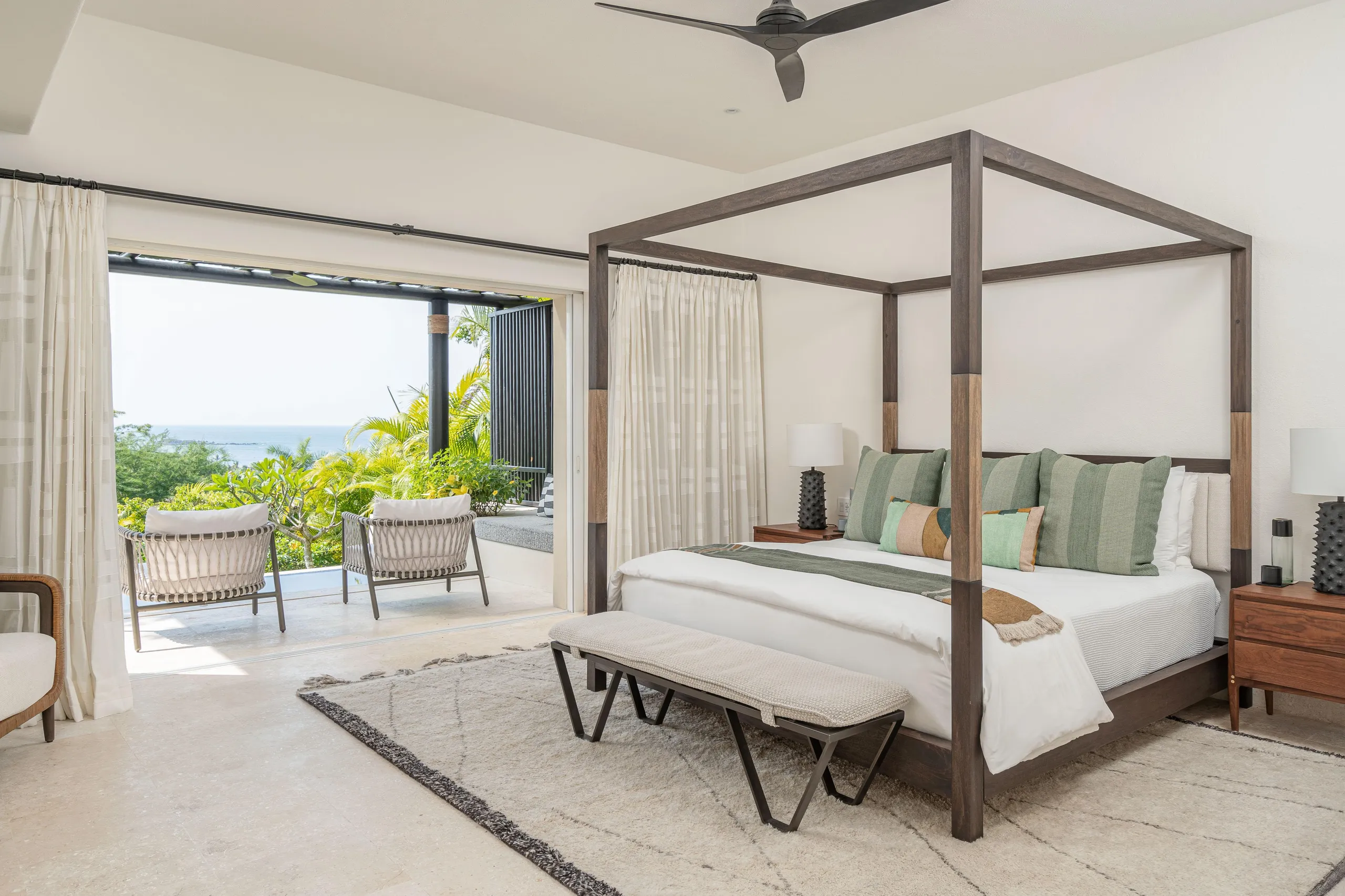 Pristine Resort Villa with Infinity Pool and Sweeping Ocean Views — photograph 10