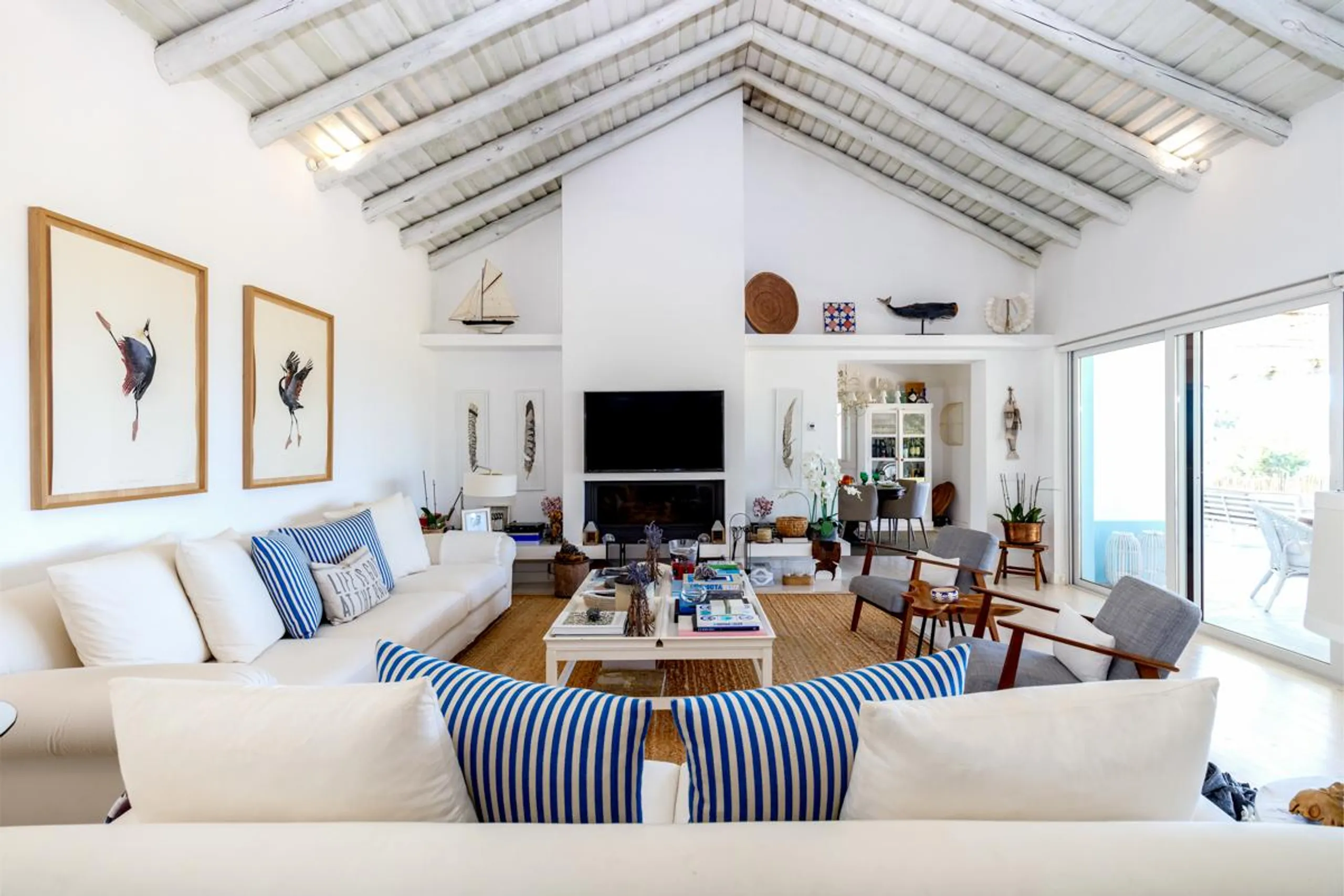 Enchanting 5BR Villa with Private Pool and Expansive Garden — photograph 6
