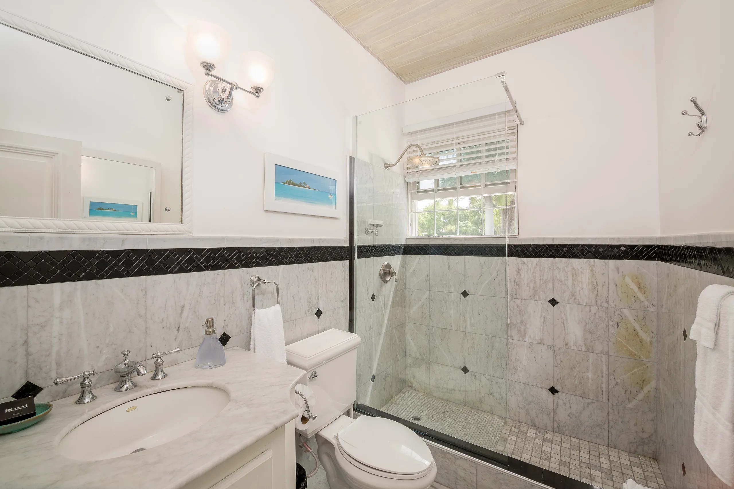 Sandy Lane's Breathtakingly Elegant Villa with Beach Access — photograph 11