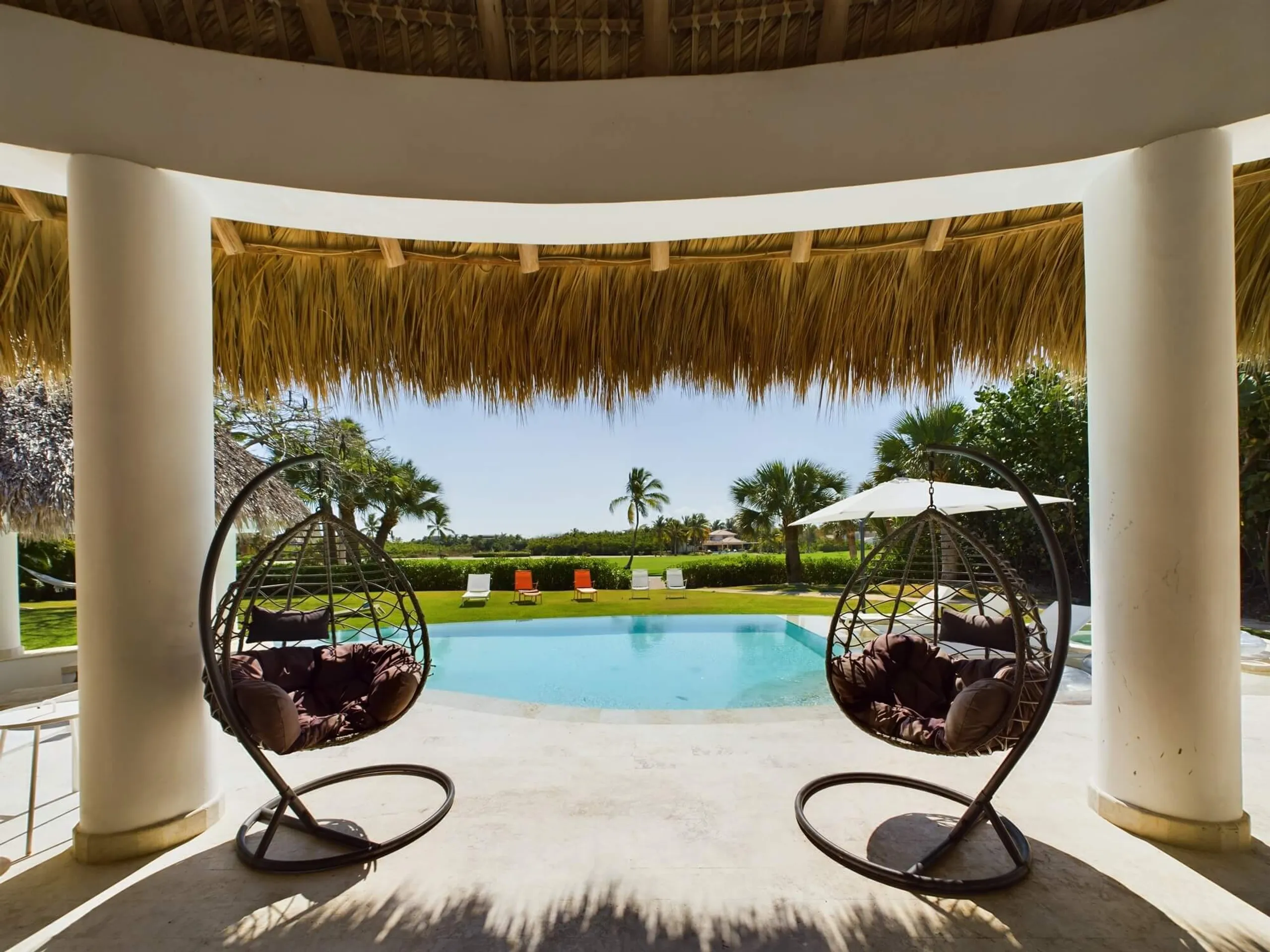 Exquisite 6 Bedroom Villa in Cap Cana with Private Pool and Golf Course Views — photograph 5