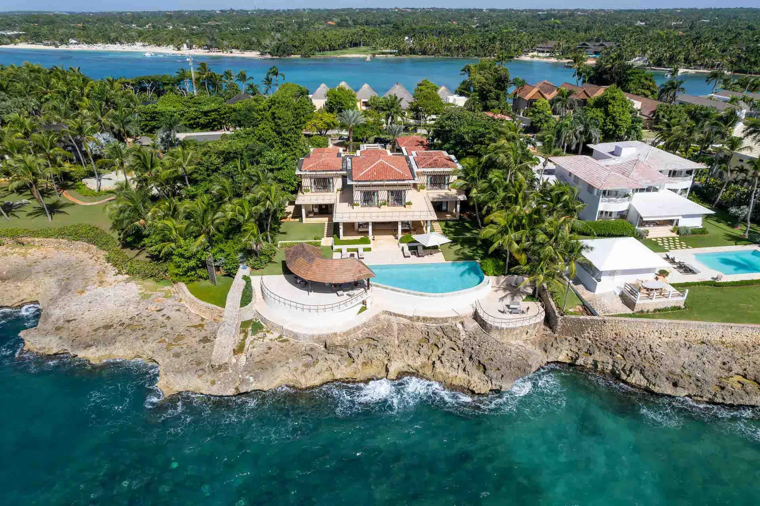 Breathtaking Oceanfront Villa with Swimming Pool and Gazebo, La Romana