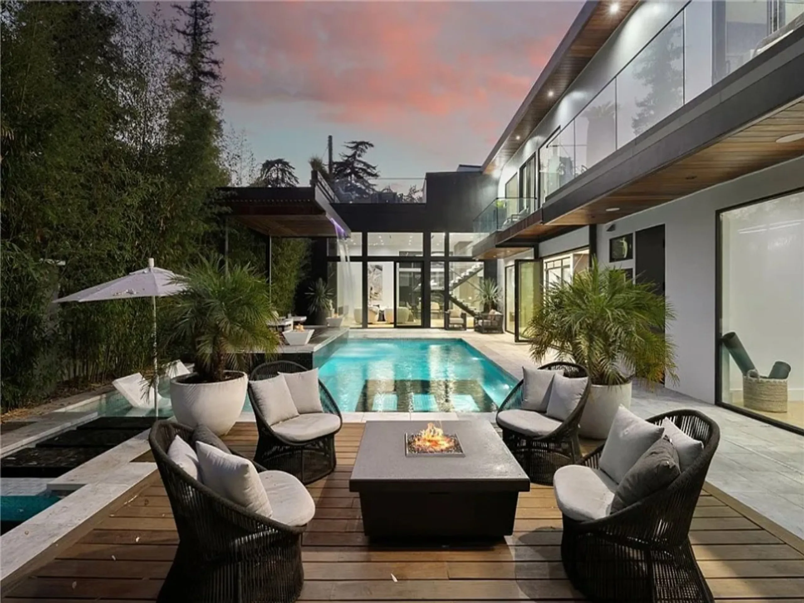 Elegant Studio City Estate with Saltwater Pool, Spa & Mountain Views — photograph 2