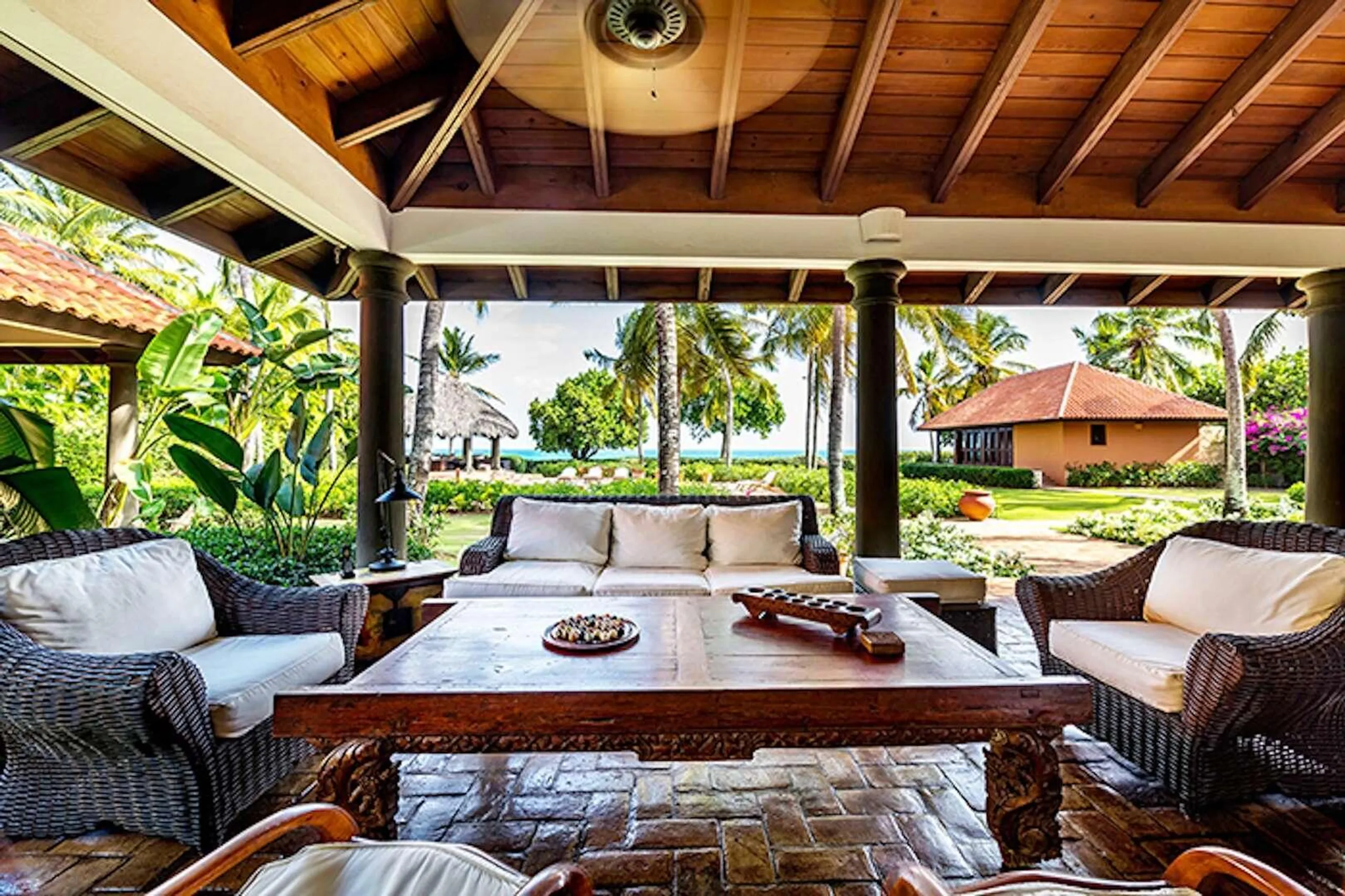Beach Front Tranquility Villa with Private Pool and Caribbean Sea Views — photograph 5