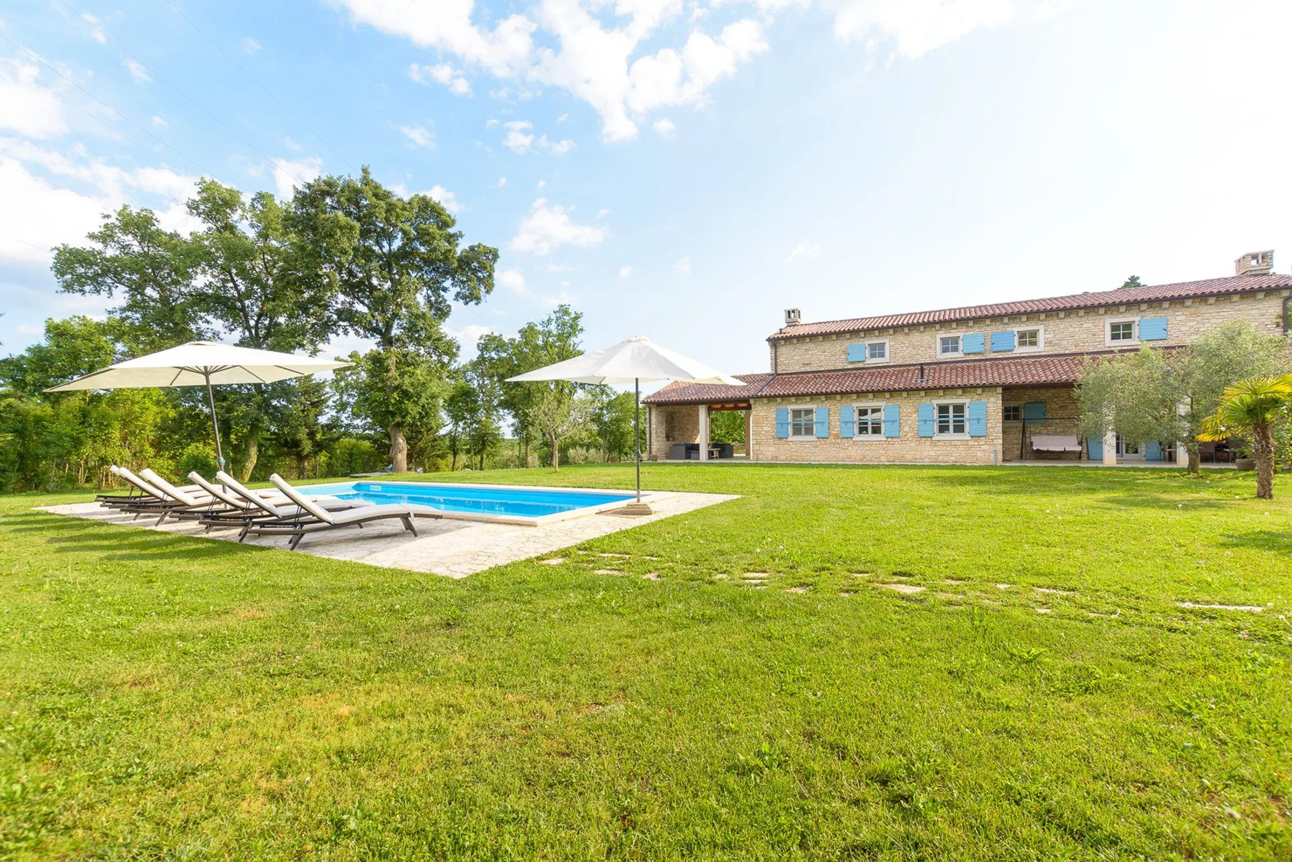 Ornate Villa with L Shaped- Pool with Serene Park Views from — photograph 4