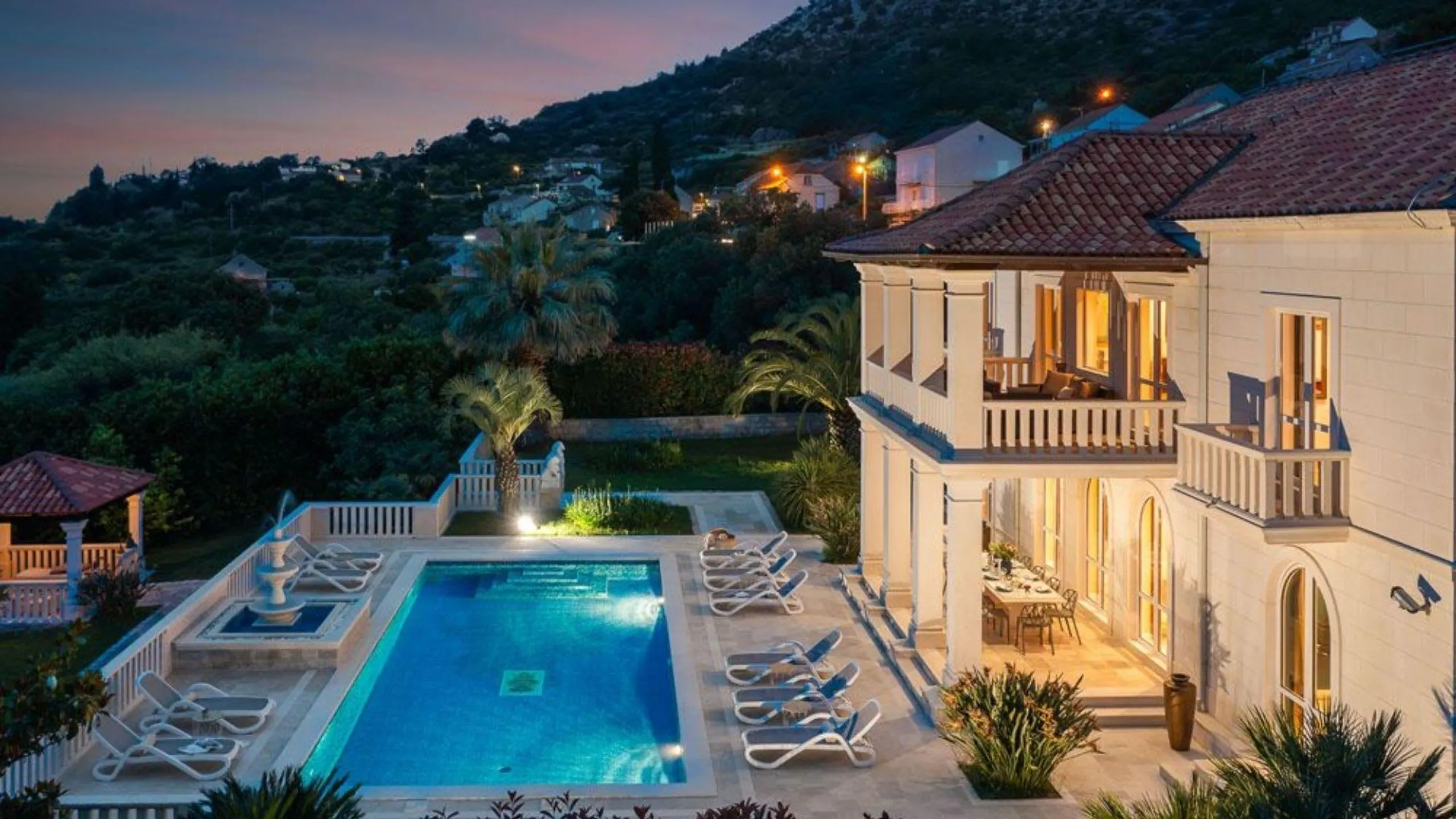 Captivating Coastal Villa with Invigorating Pool — photograph 8