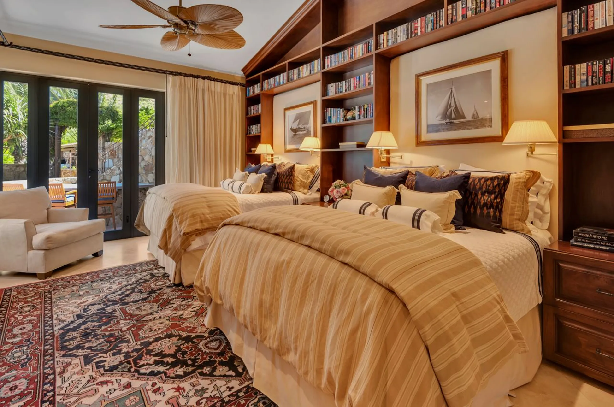 Opulent 5-Bedroom Villa with Private Infinity Pool, Firepit, and Ocean Views — photograph 11