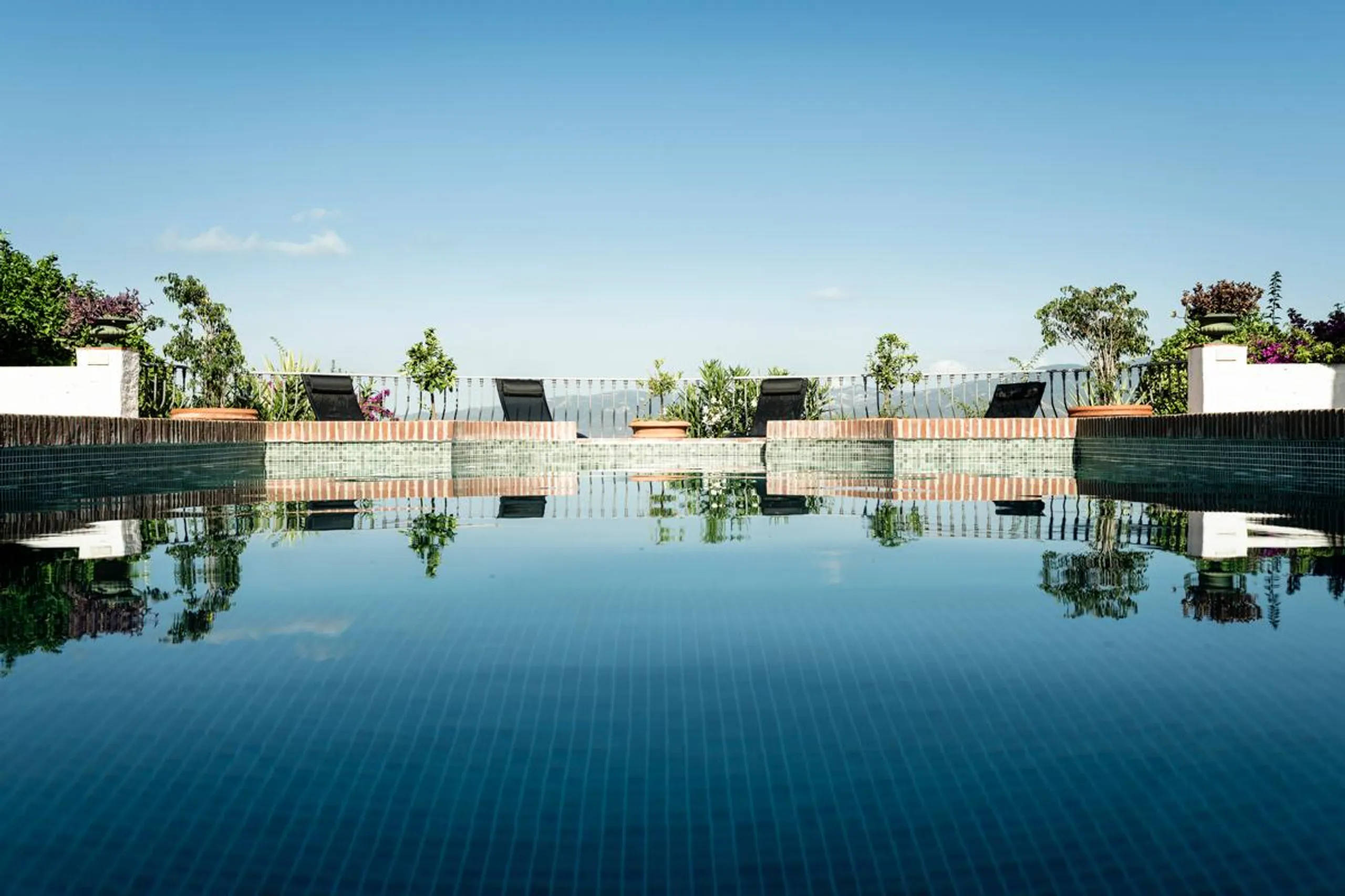 Resplendent Spanish Villa with Private Pool, Jacuzzi, and Panoramic Countryside Views — photograph 2