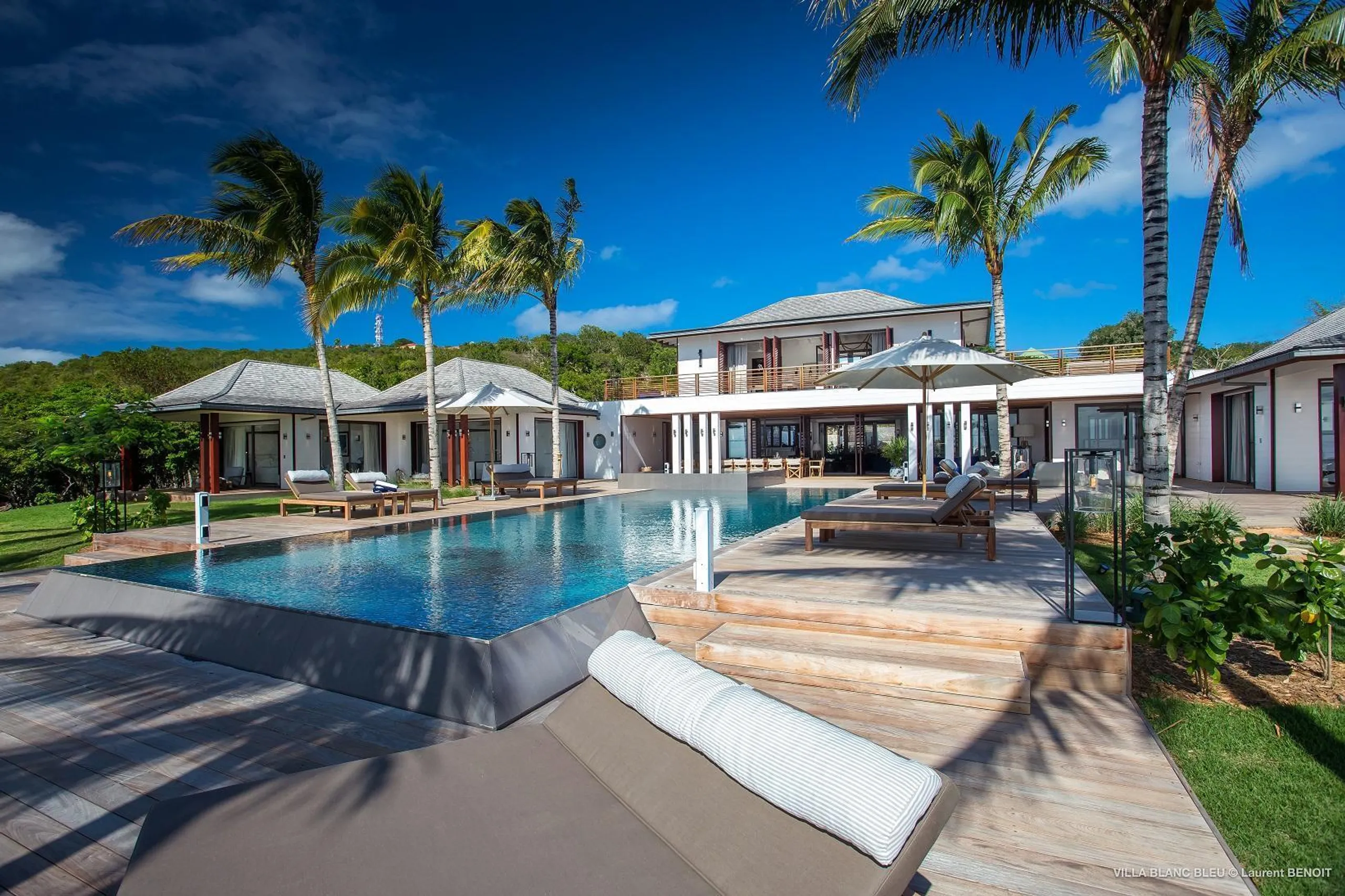 Ornate Paradise Villa with Private Pool and Tennis Court — photograph 2