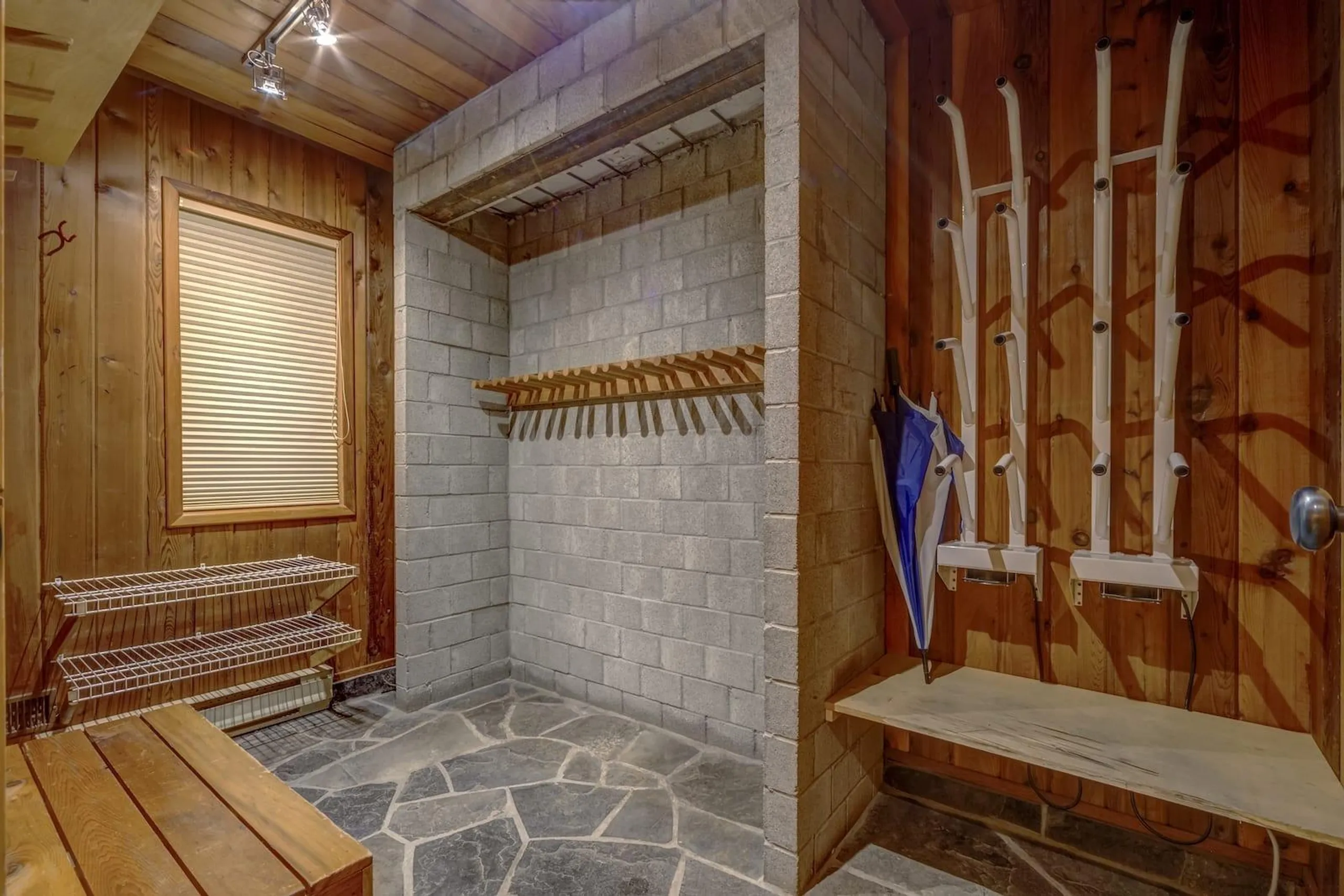 Splendid Haven with Panoramic Mountain Views and Luxurious Amenities — photograph 10