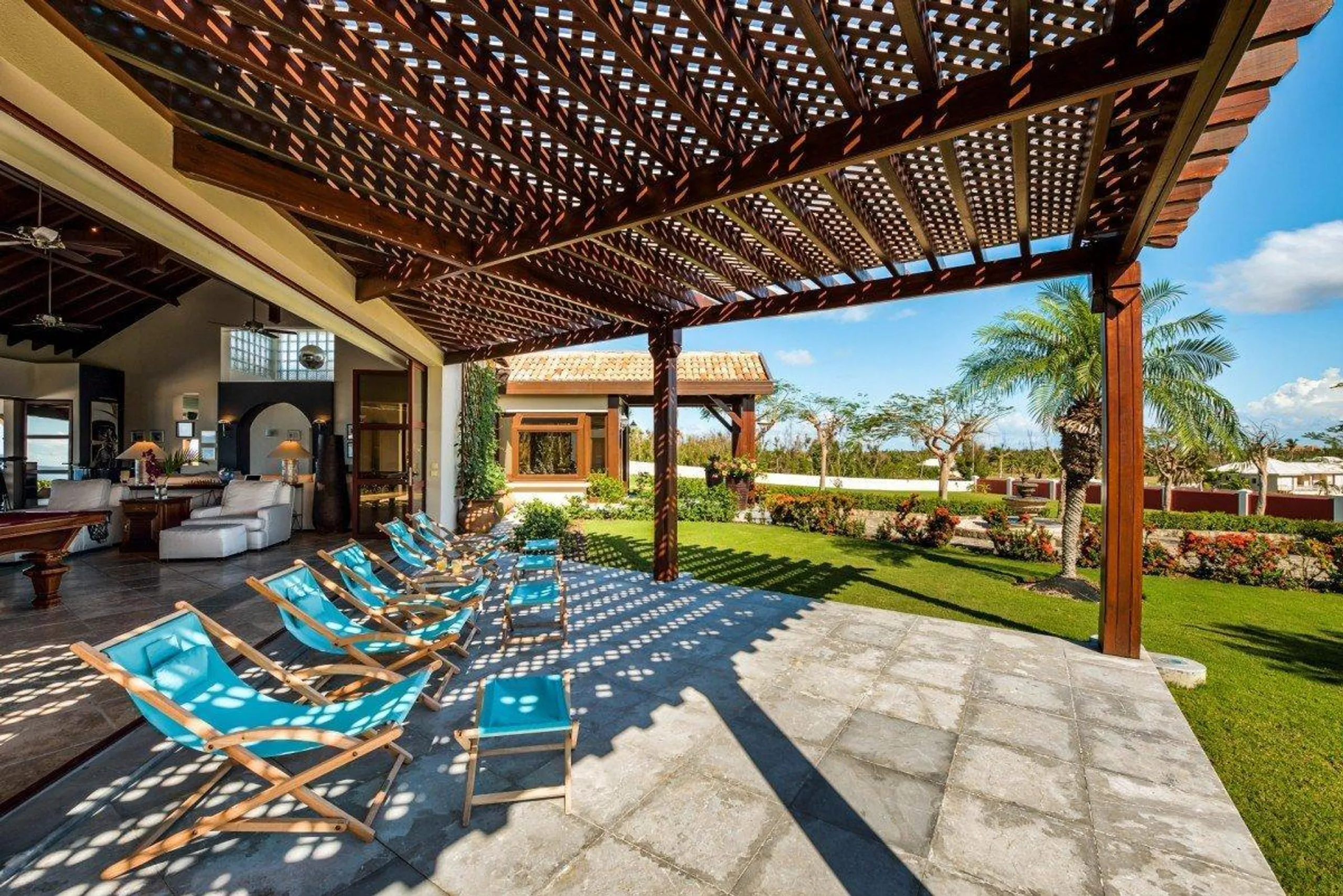 Baie Longue Beach Luxury Villa with Infinity Pool and Incredible Ocean Views — photograph 10