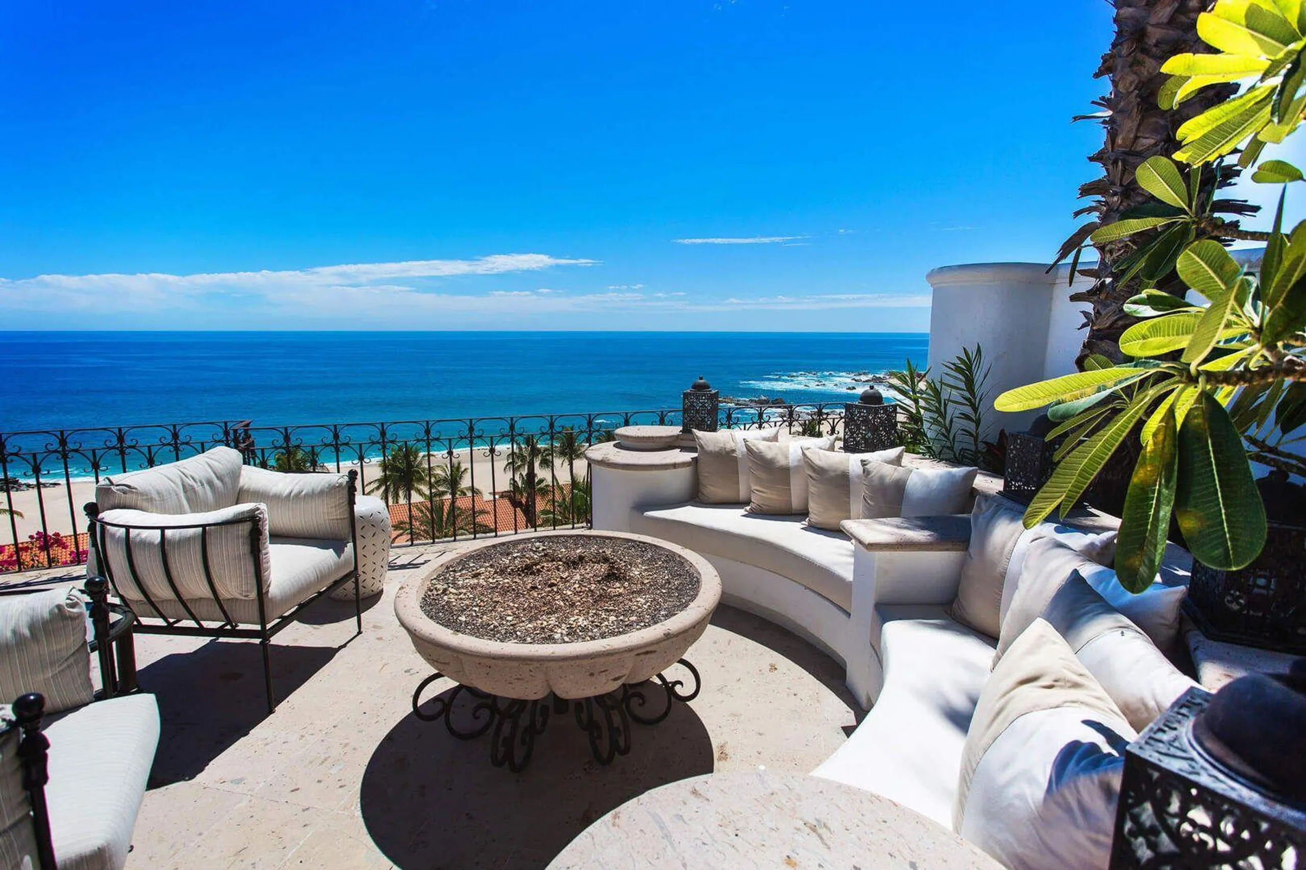 Gorgeous Villas Del Mar Luxury Estate with Private Pool and Ocean Views — photograph 11
