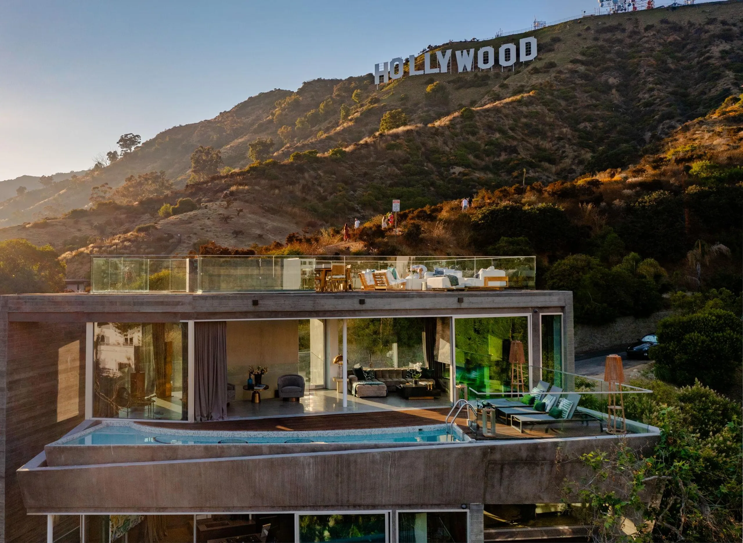 Exceptional Hollywood Hills Villa with Breathtaking Views of Los Angeles — photograph 2