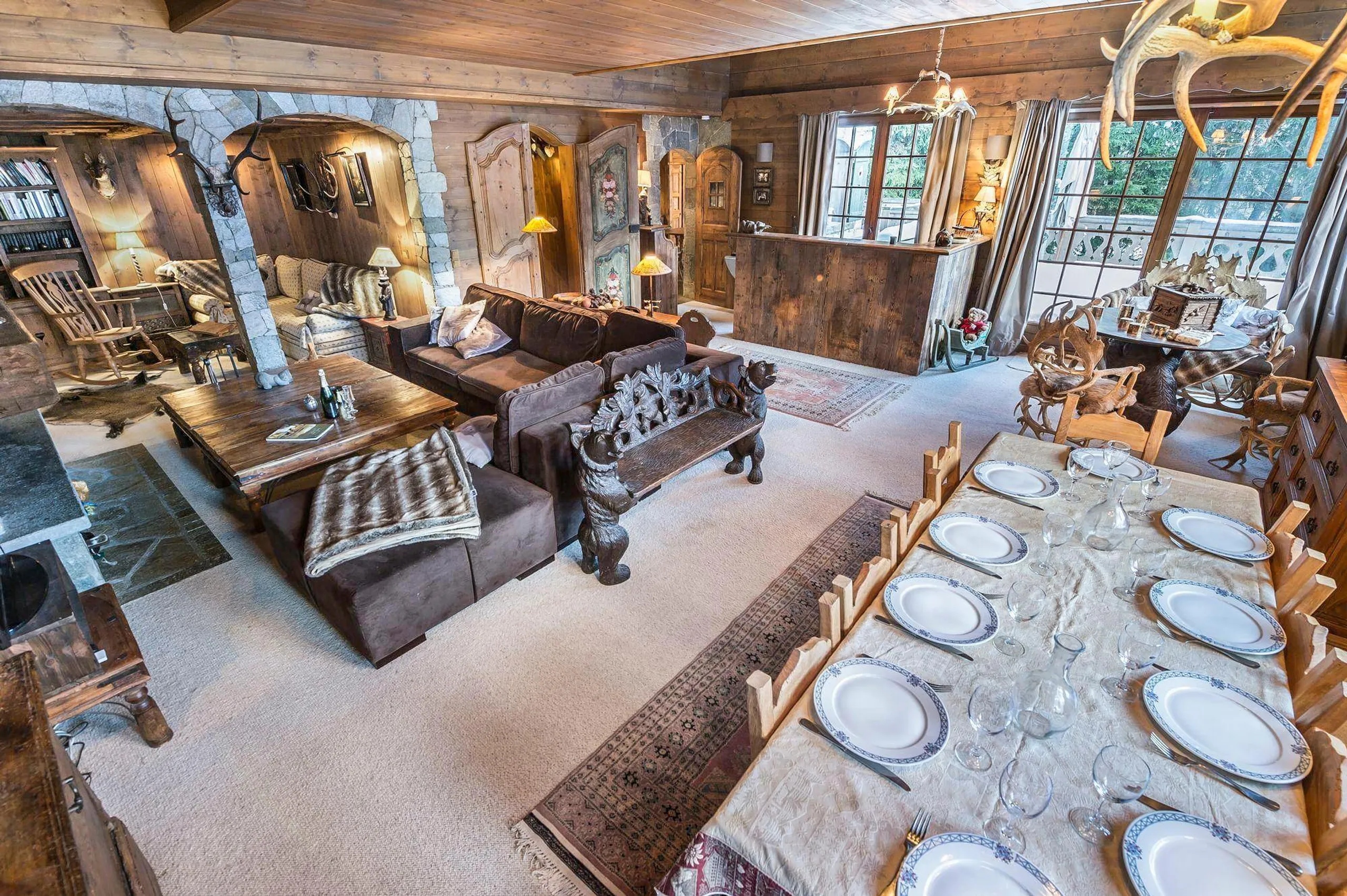 Exquisite 7BR Villa with High-End Amenities and Snowy Mountain Views — photograph 7