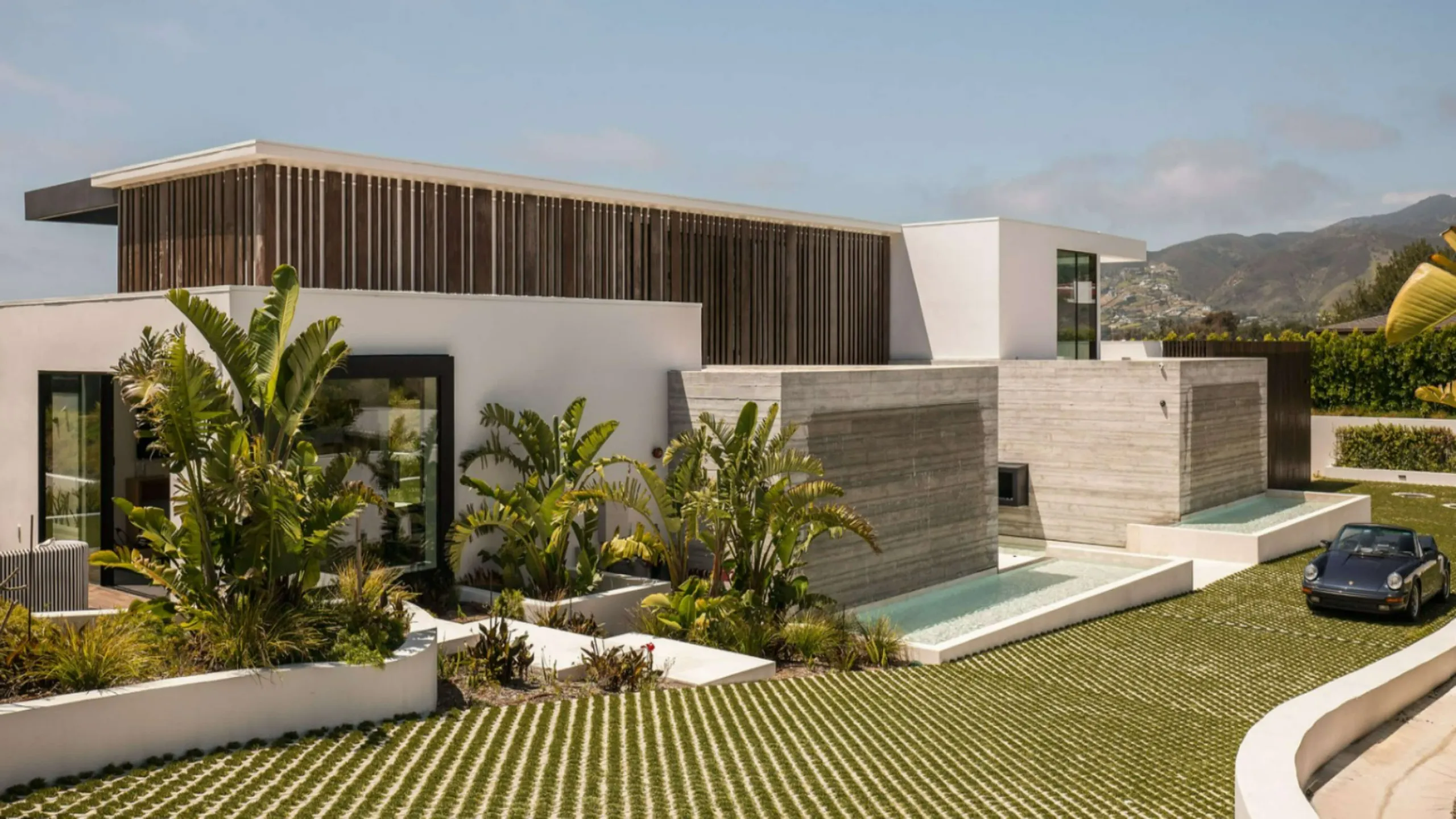 Iconic Point Dume Estate with Private Surf Access, 70-Foot Pool & Luxe Design — photograph 7
