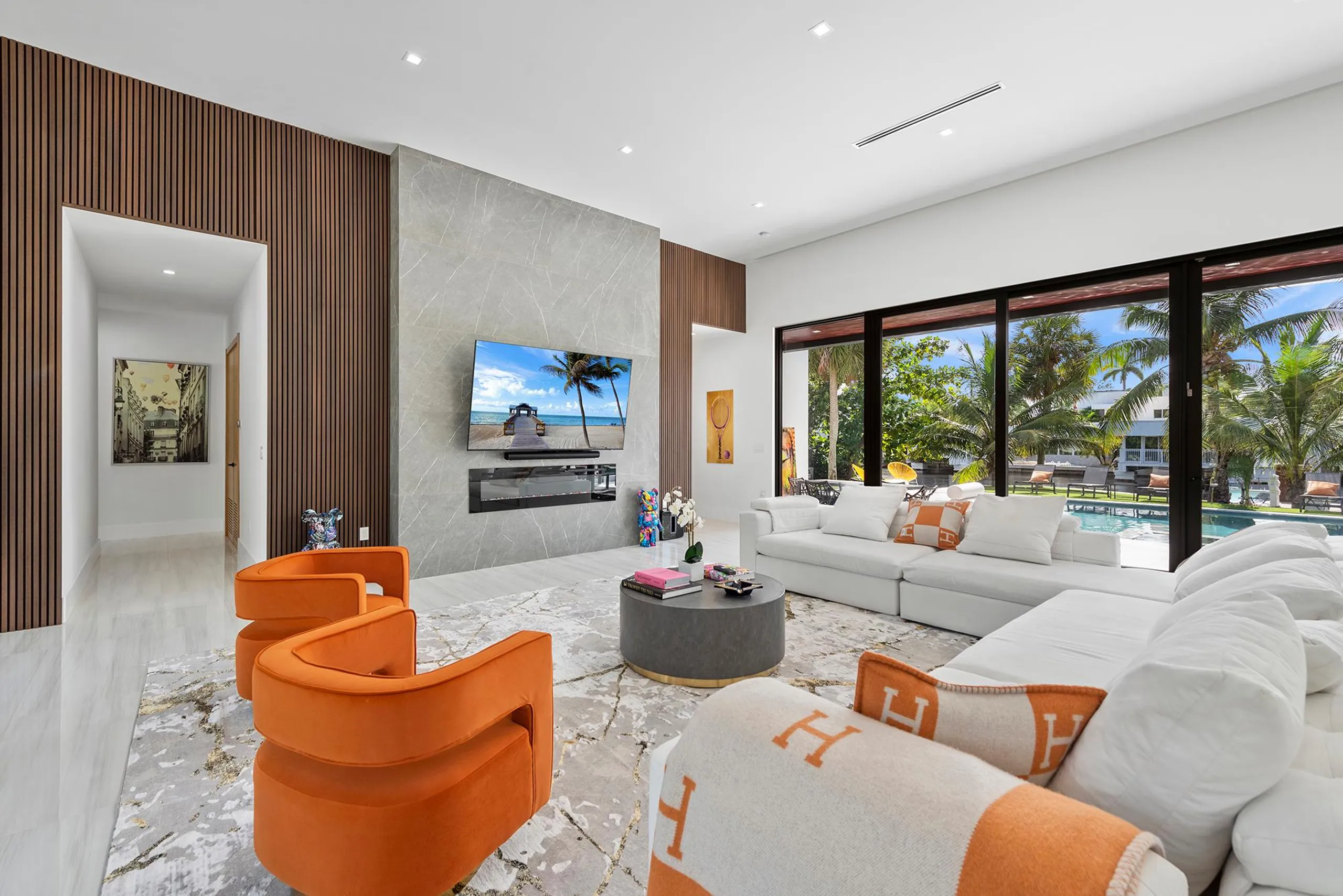 Stylish Modern Miami Resort Estate with Private Pool and Boat Dock — photograph 10