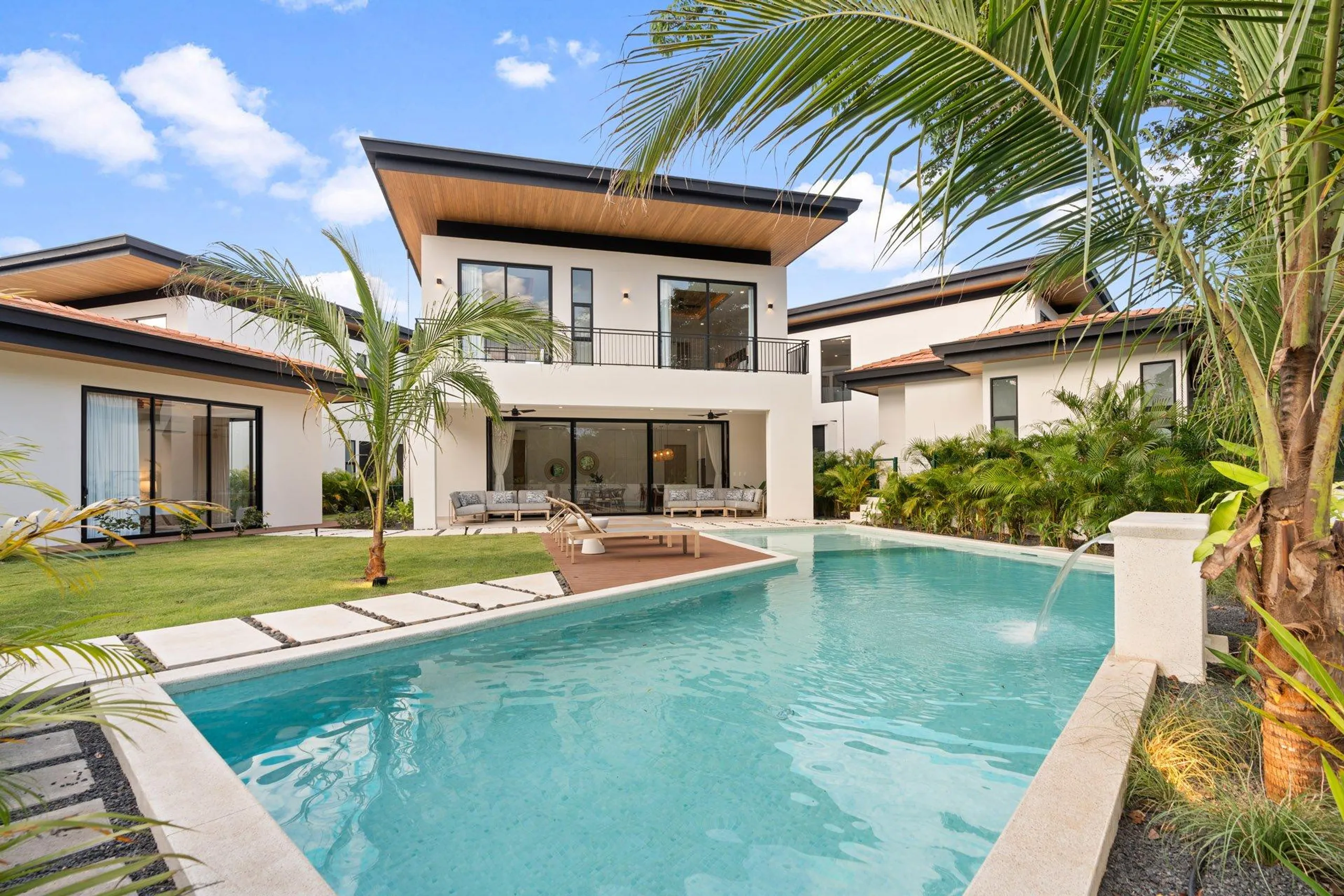 Luxurious 17-Suite Villa in Hacienda Pinilla with Private Pools, Tamarindo