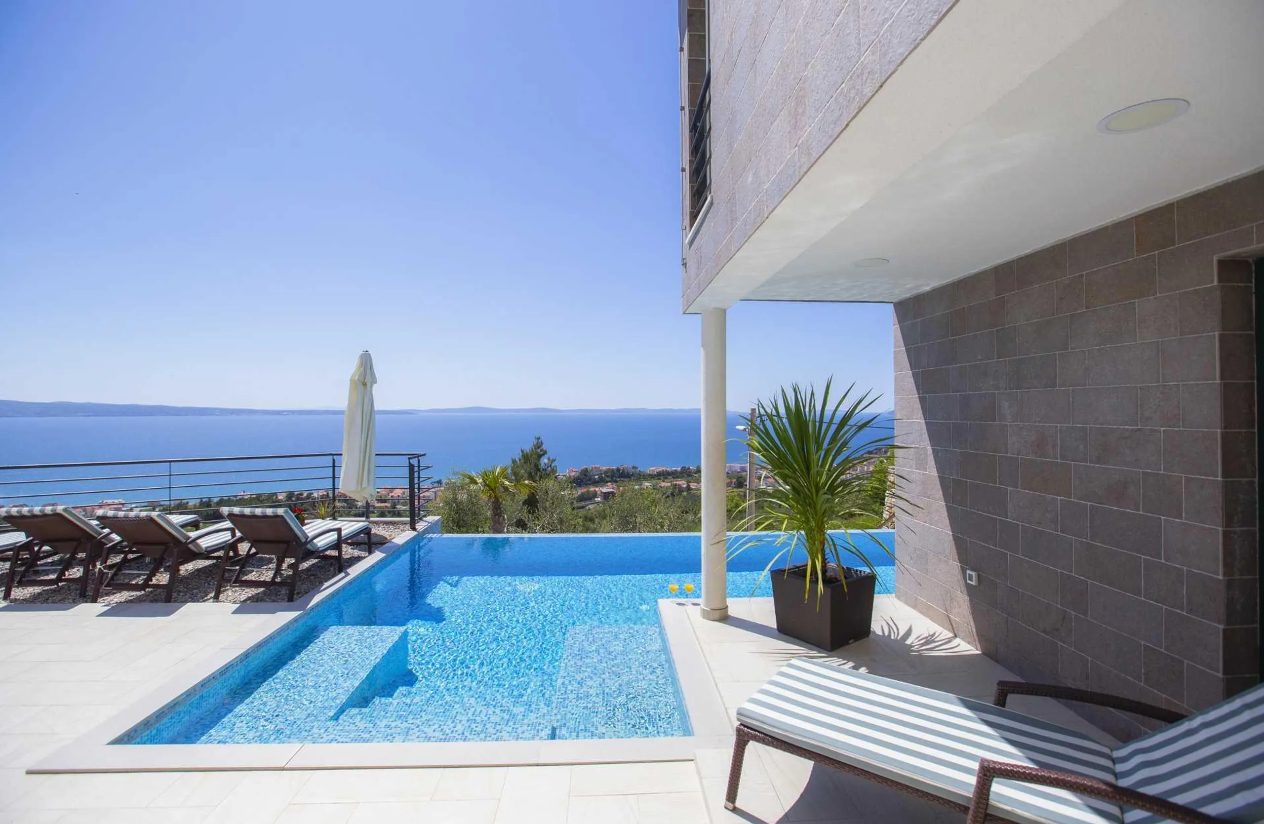 Relaxing Mediterranean Villa with Private Pool and Sea Views, Podstrana