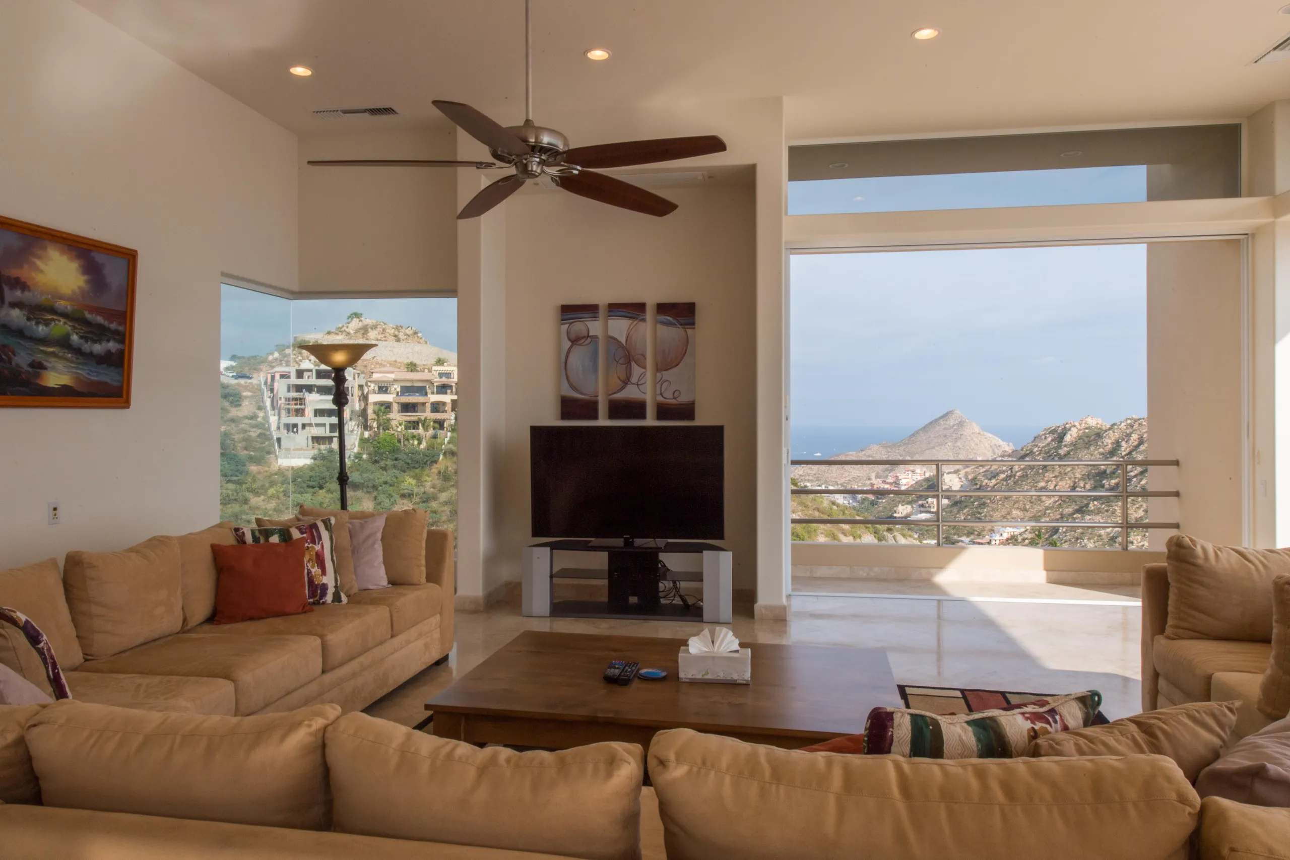 7BR Pedregal Villa with Ocean Views, Theater & Infinity Pool — photograph 10