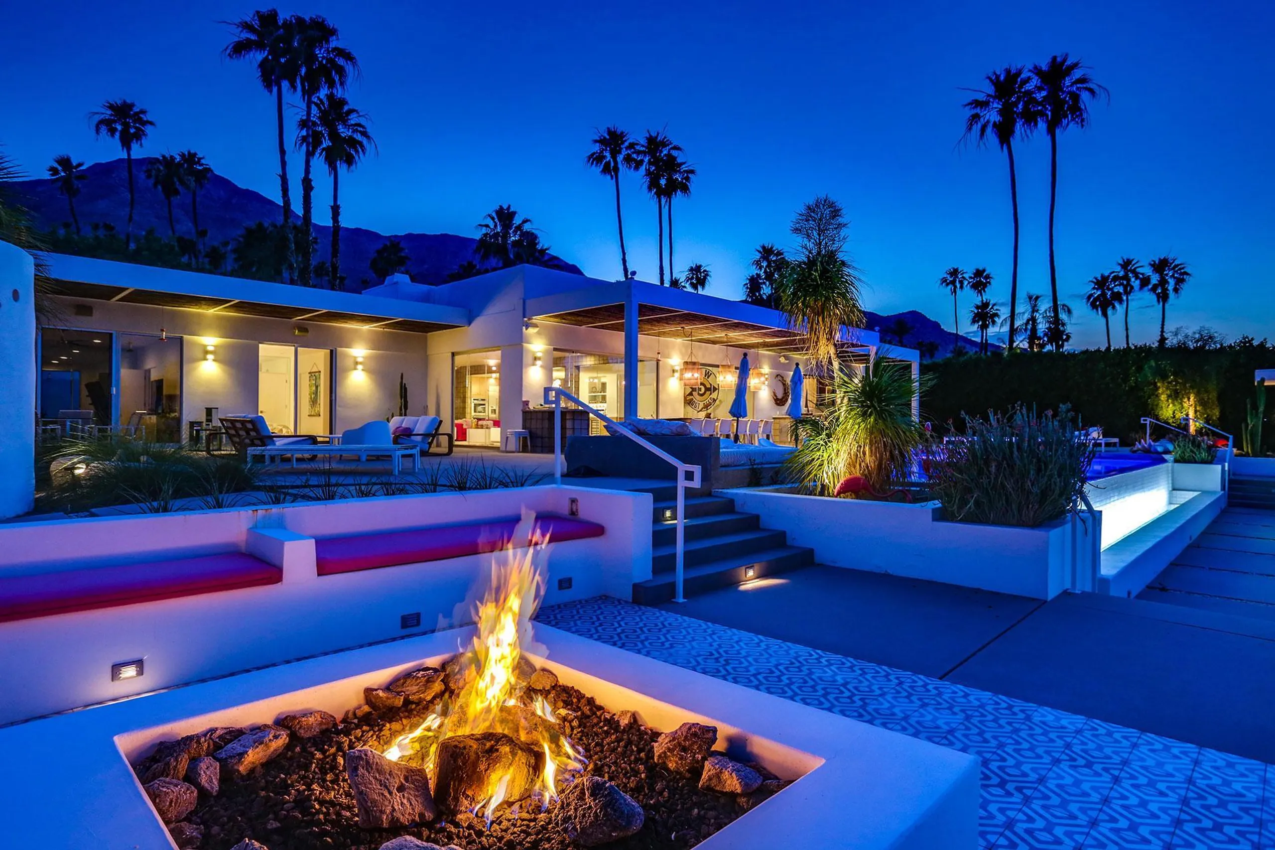 Swanky Poolside Paradise with Bocce Ball and Firepit — photograph 9