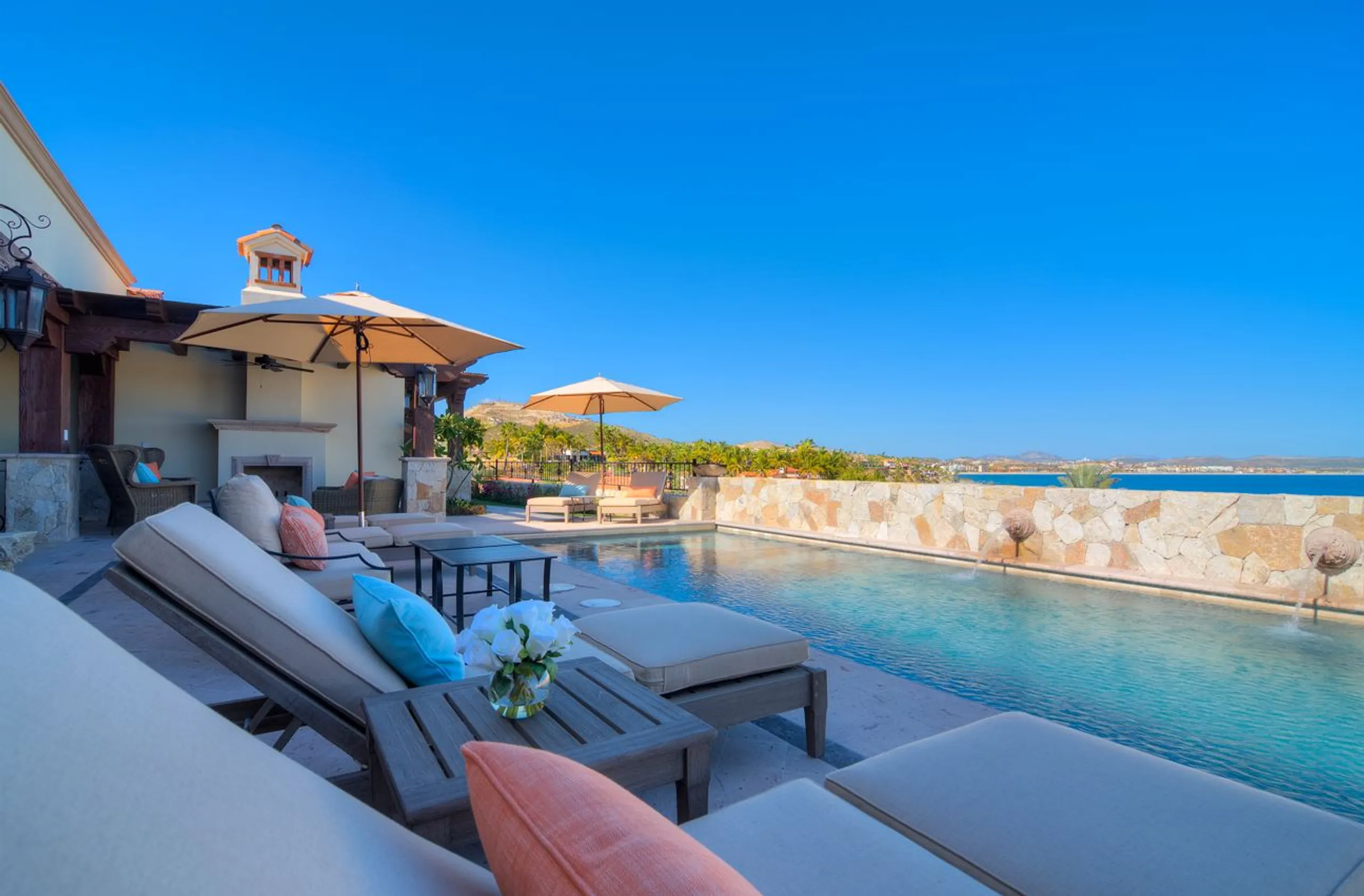 Splendid Contemporary Los Cabos Villa with Private Pool Overlooking Sea Views — photograph 3