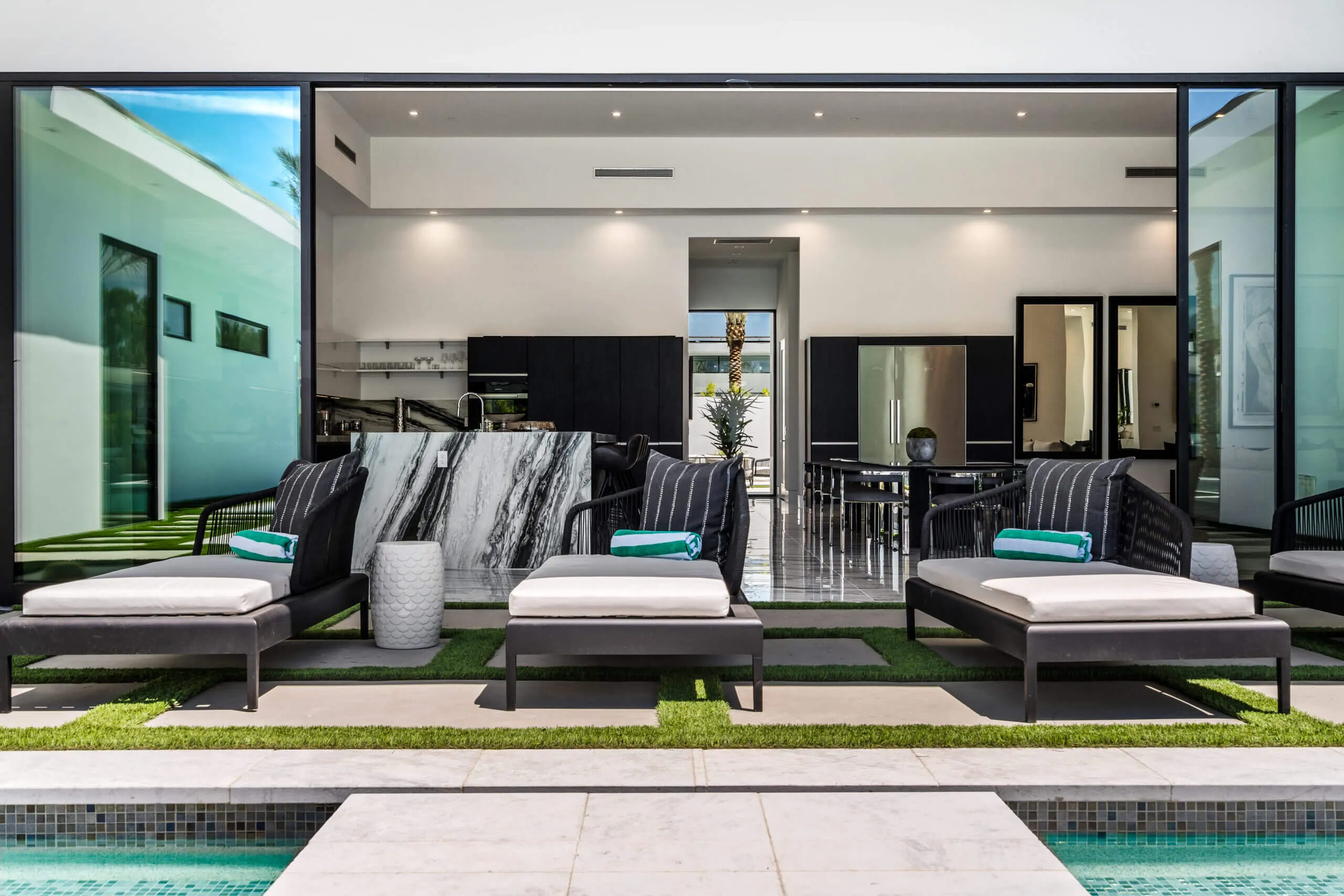 Stunning Modern Villa with Private Pool and Top-tier Amenities Near Palm Springs — photograph 9