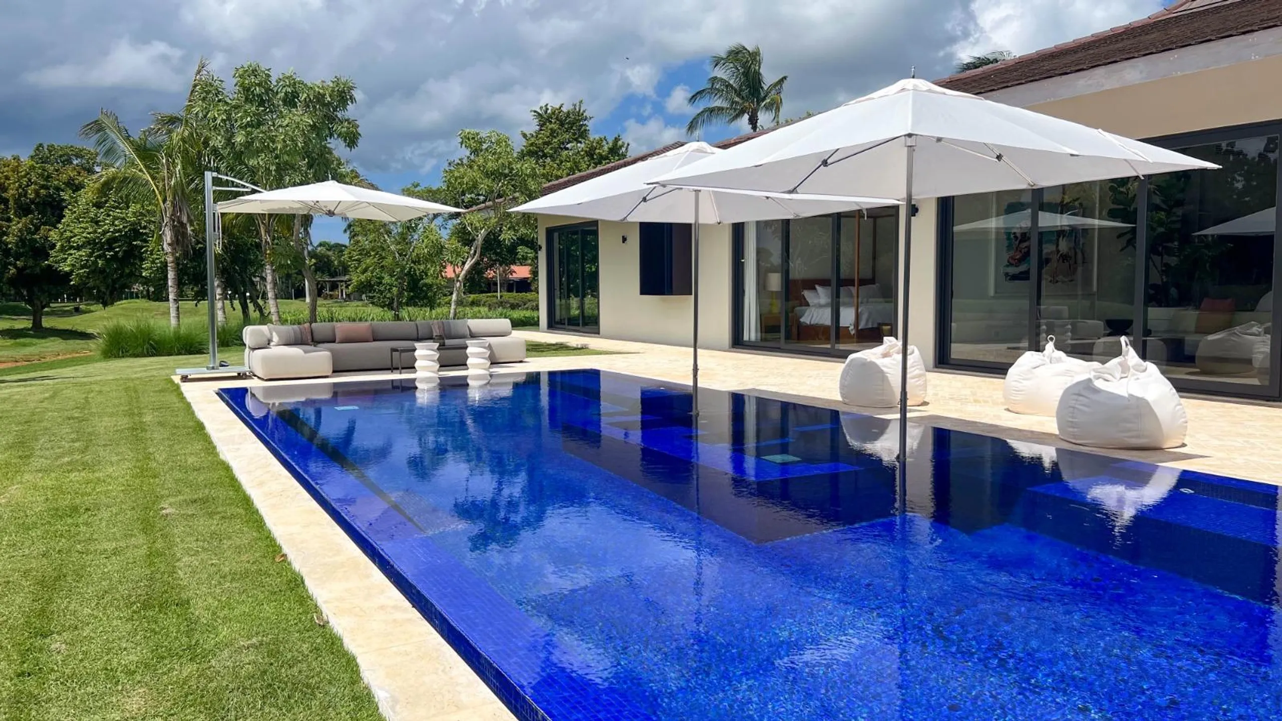 Top-of-the-line Villa with Private Pool, Jacuzzi and  Gazebo — photograph 5