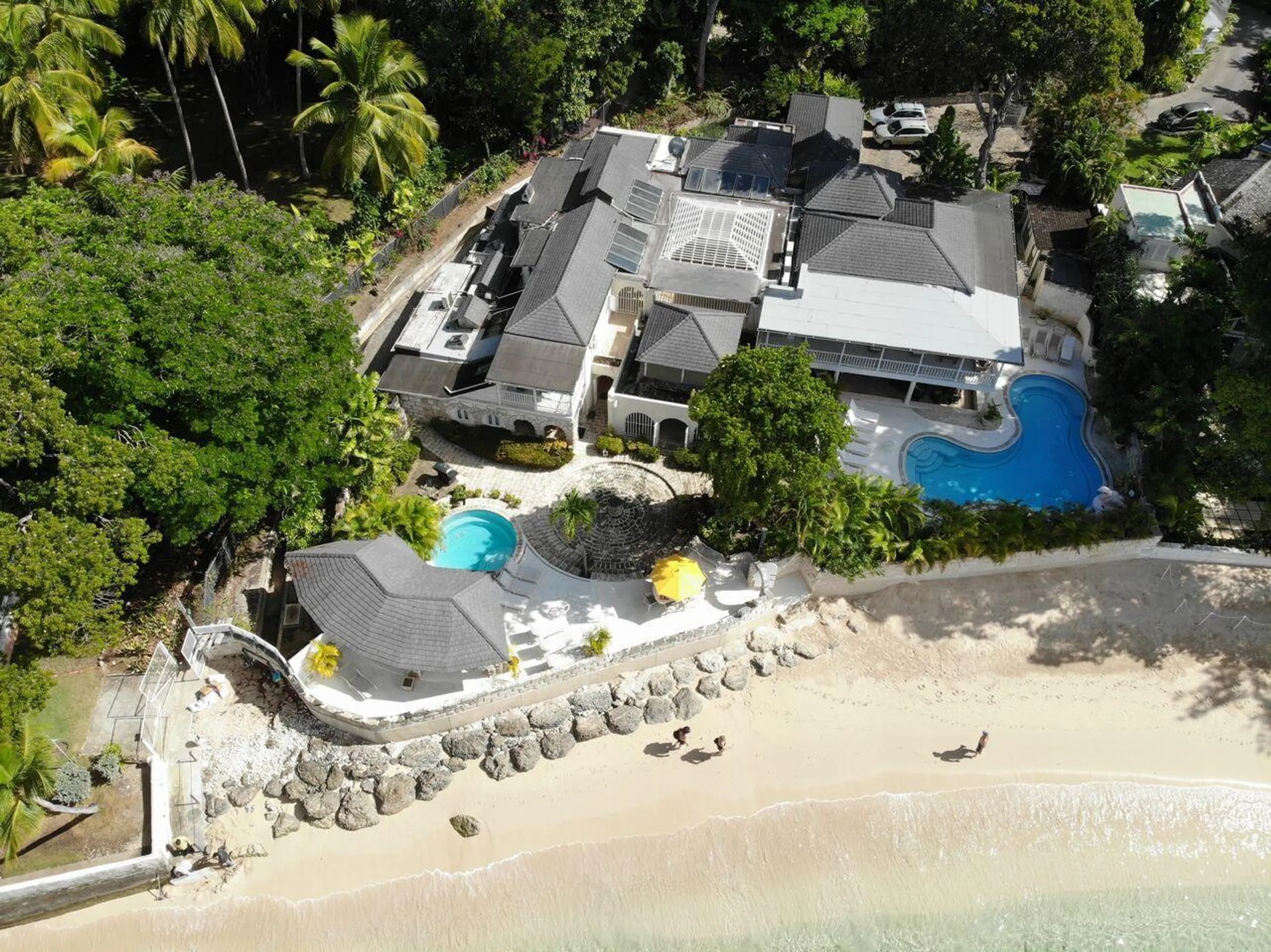 Relaxing Luxury Beachfront Villa with Private Pool and Caribbean Sea Views — photograph 4