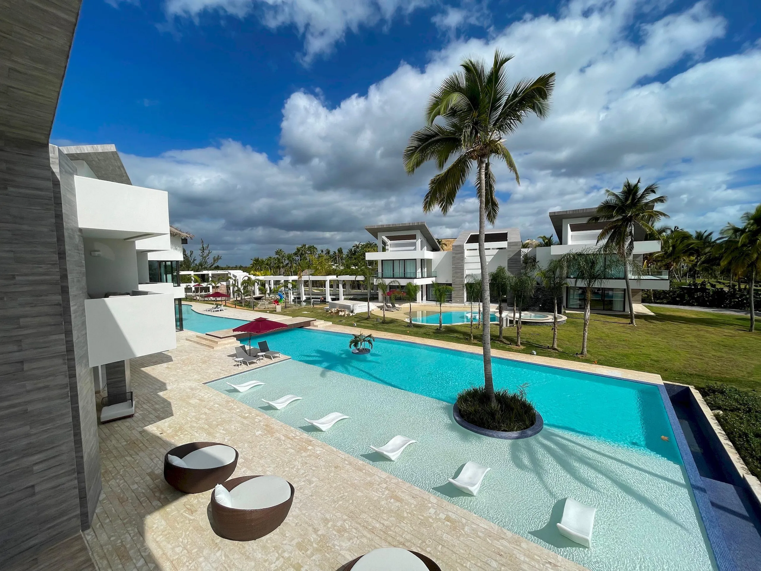 Incredible Beachfront Villa in Punta Cana with Private Pool, Fitness Room, and Basketball Court, Punta Cana