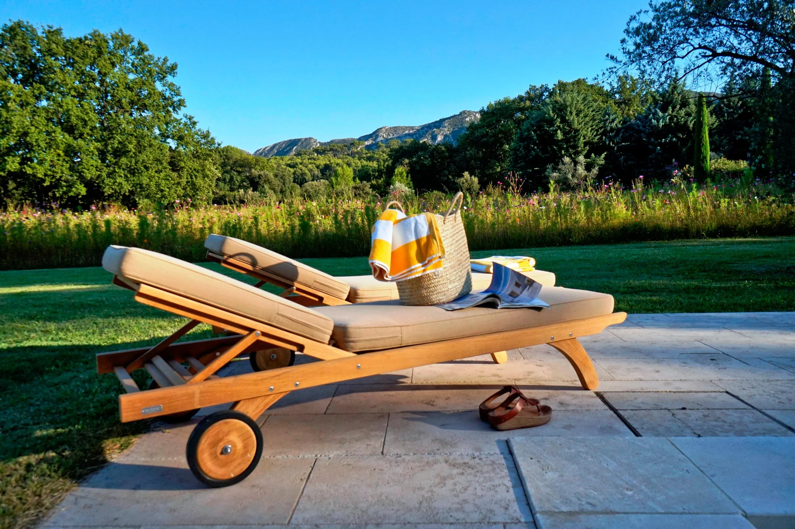 Provencal Paradise Estate with Gorgeous Pool and Lush Garden Grounds — photograph 3