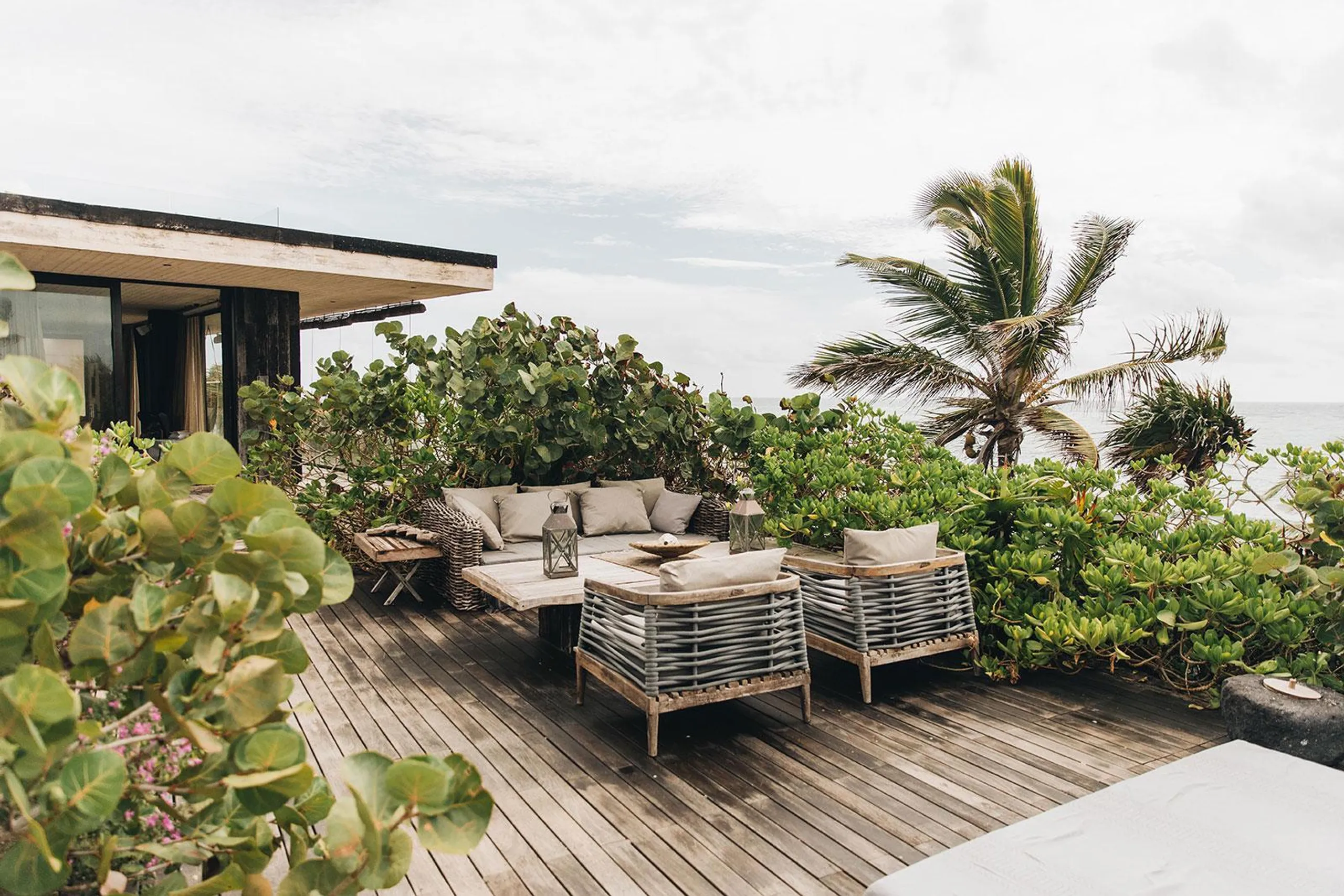 Private and Secluded Captivating Eco-Luxe Villa with Pool and Ocean Views — photograph 6