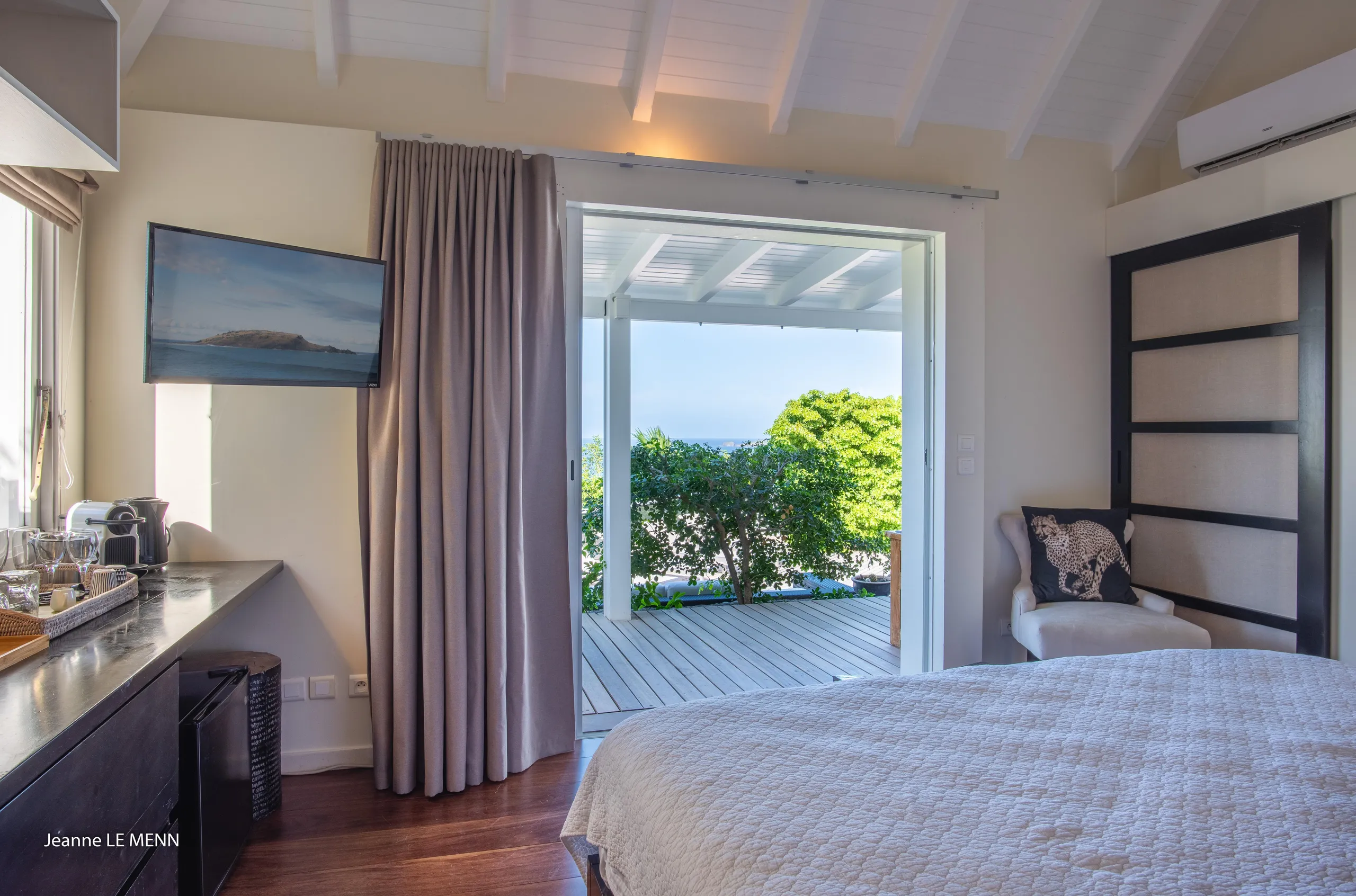 Superb Oceanview Villa with Private Pool and Relaxing Patio Area — photograph 11