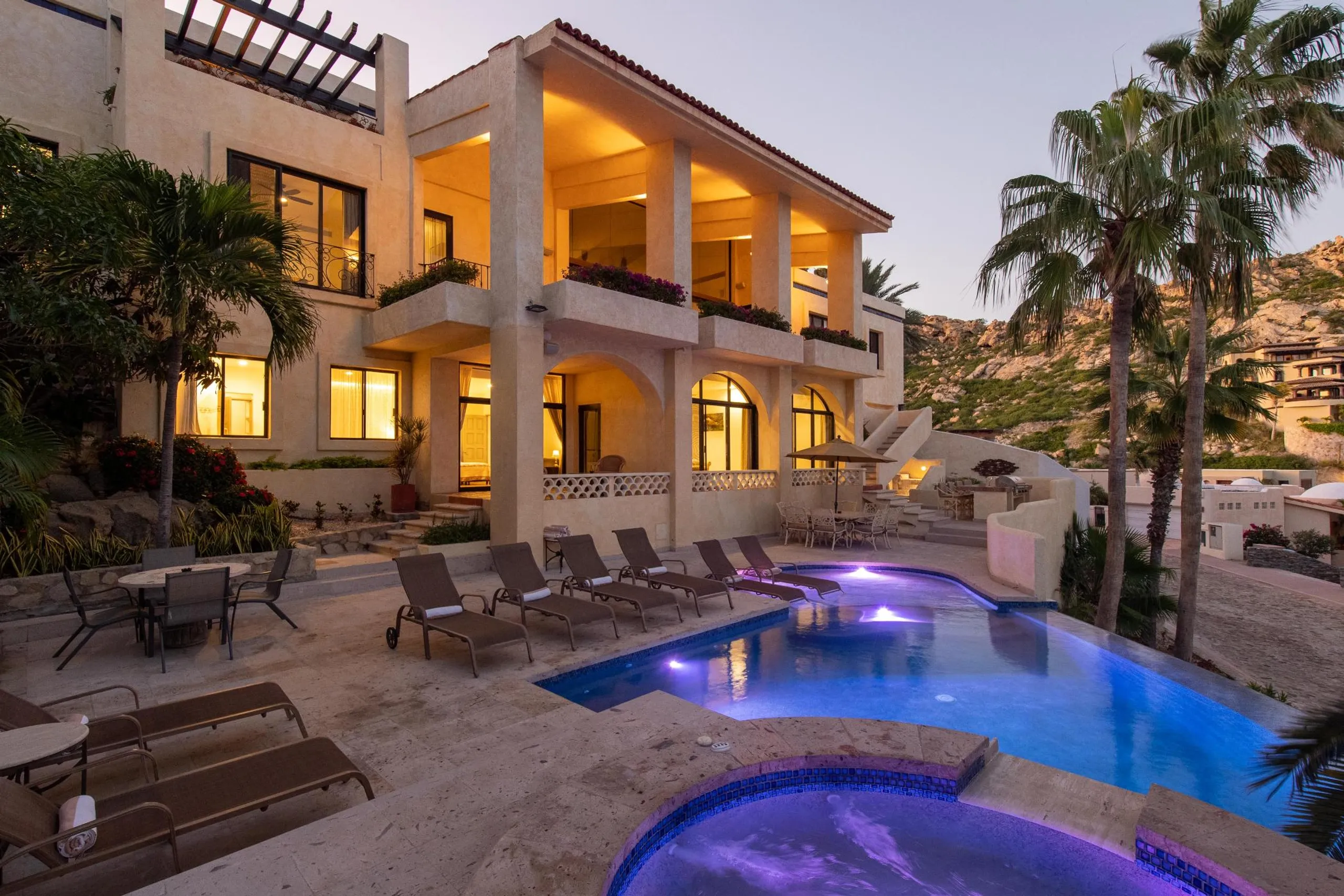 Majestic Ocean View Villa with Infinity Pool — photograph 3